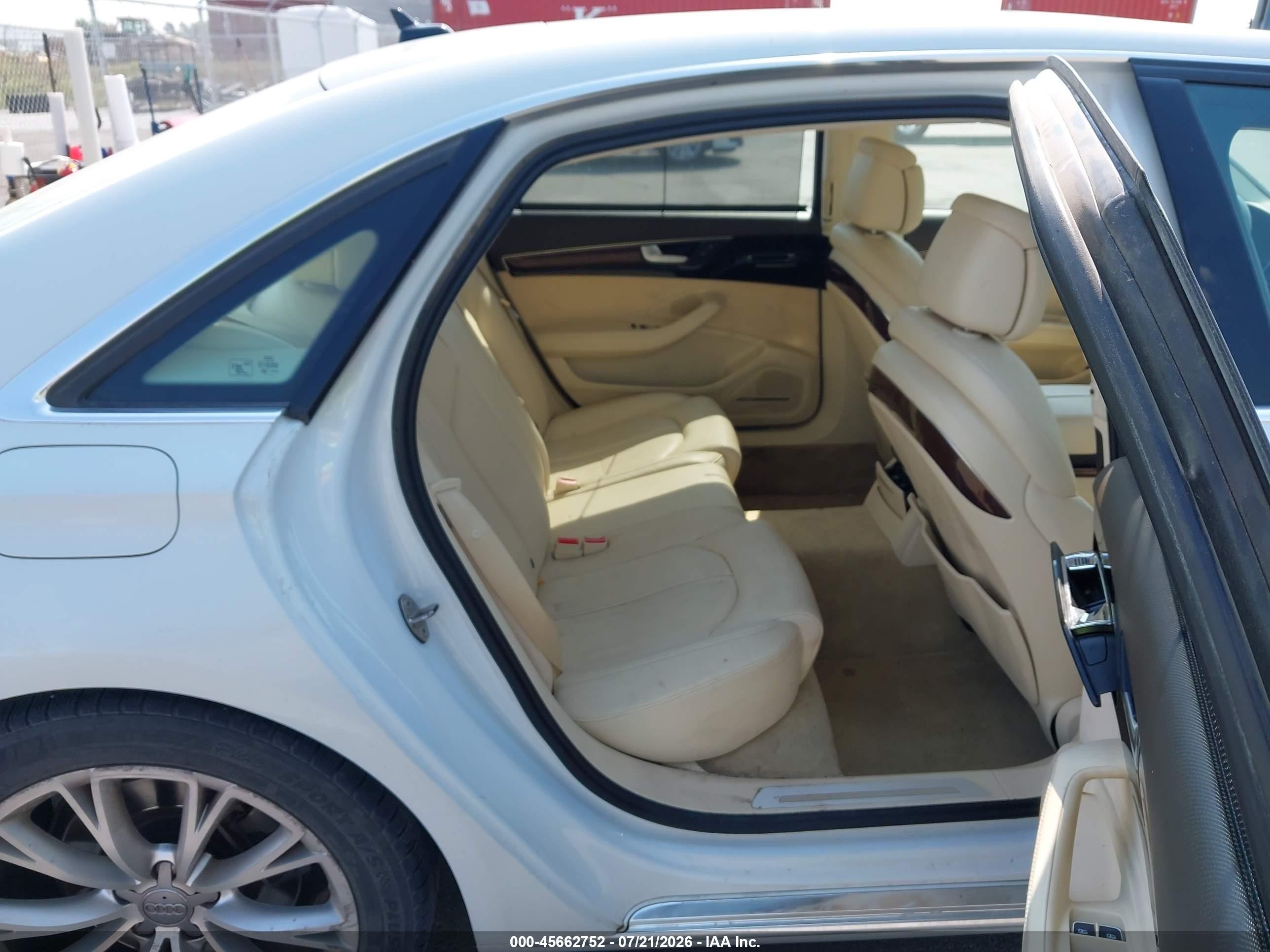 2013 Audi A8 L 3.0t Белый vin: WAURGAFD7DN005611