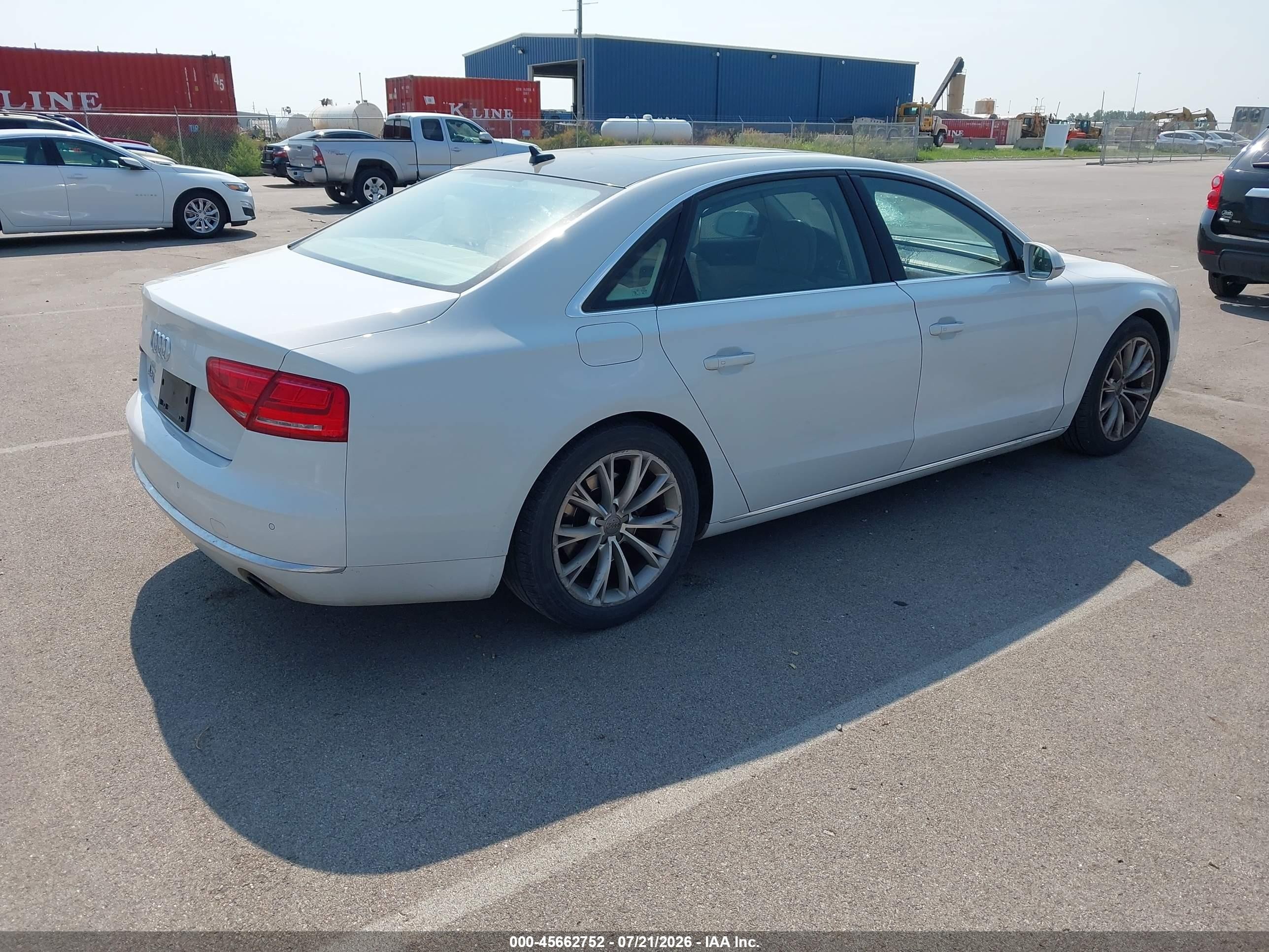 2013 Audi A8 L 3.0t Белый vin: WAURGAFD7DN005611