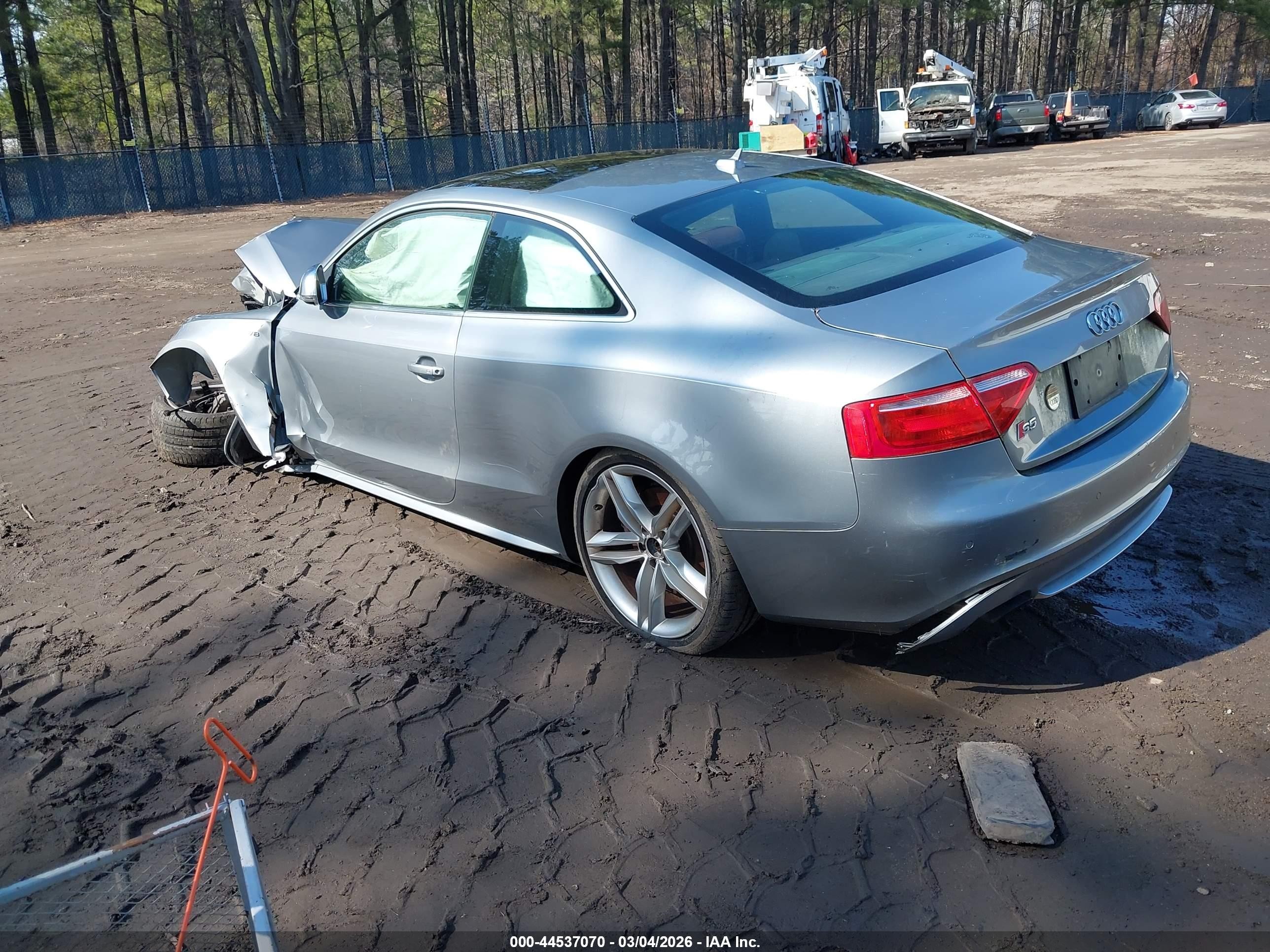 2008 Audi S5 4.2l Серебряный vin: WAURV78T58A042327