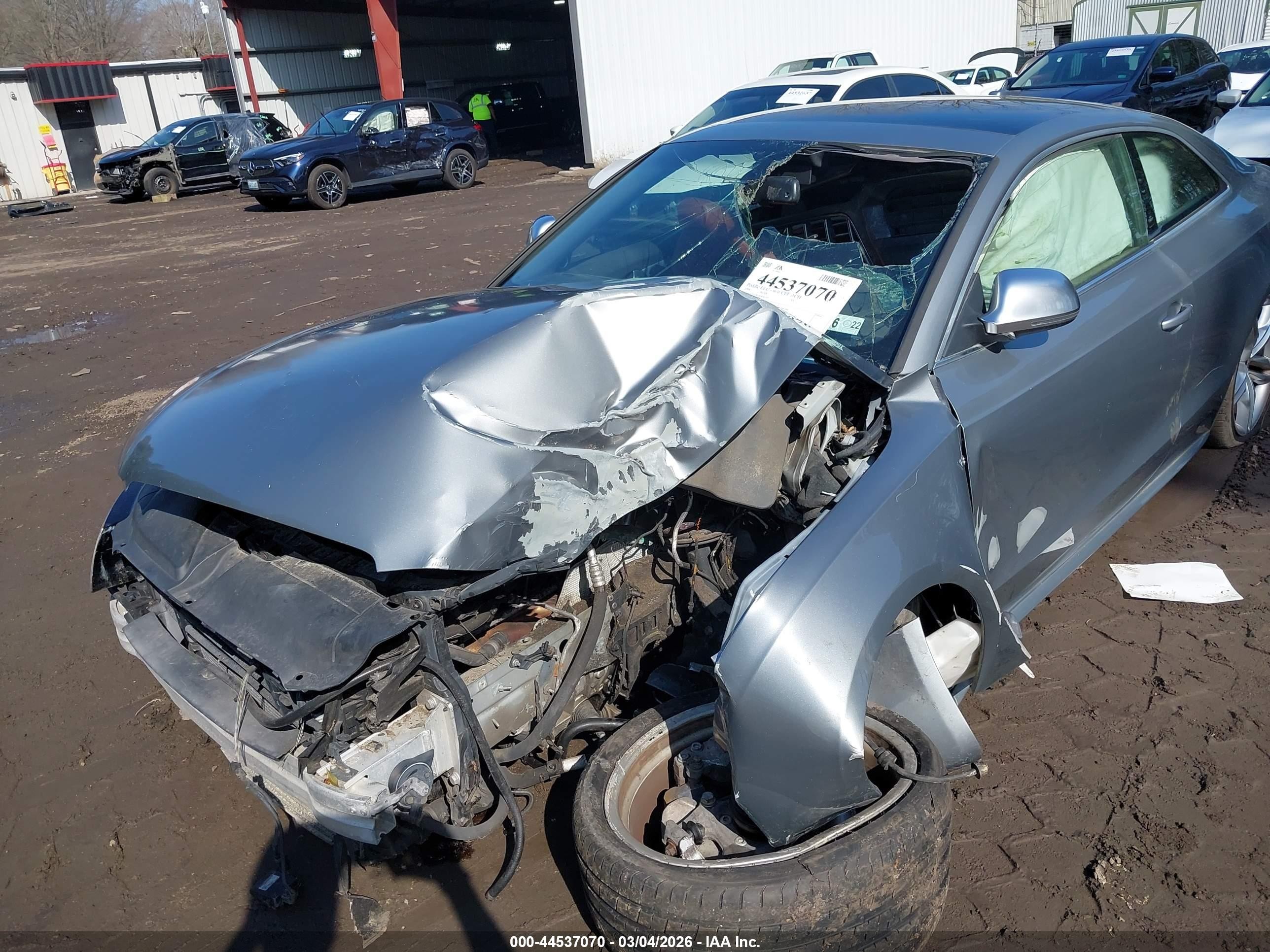 2008 Audi S5 4.2l Серебряный vin: WAURV78T58A042327