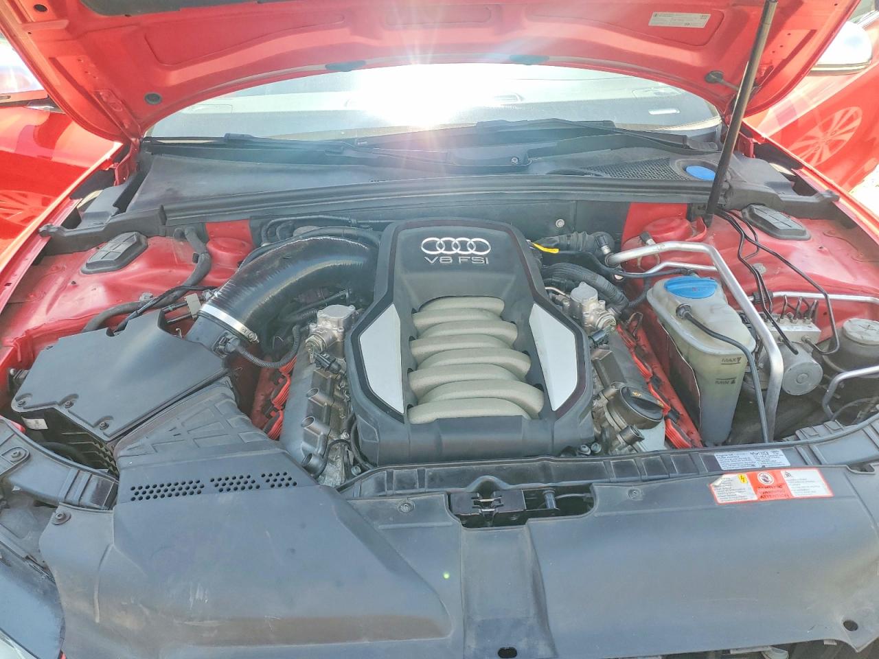 2009 Audi S5 Quattro Red vin: WAURV78TX9A032443