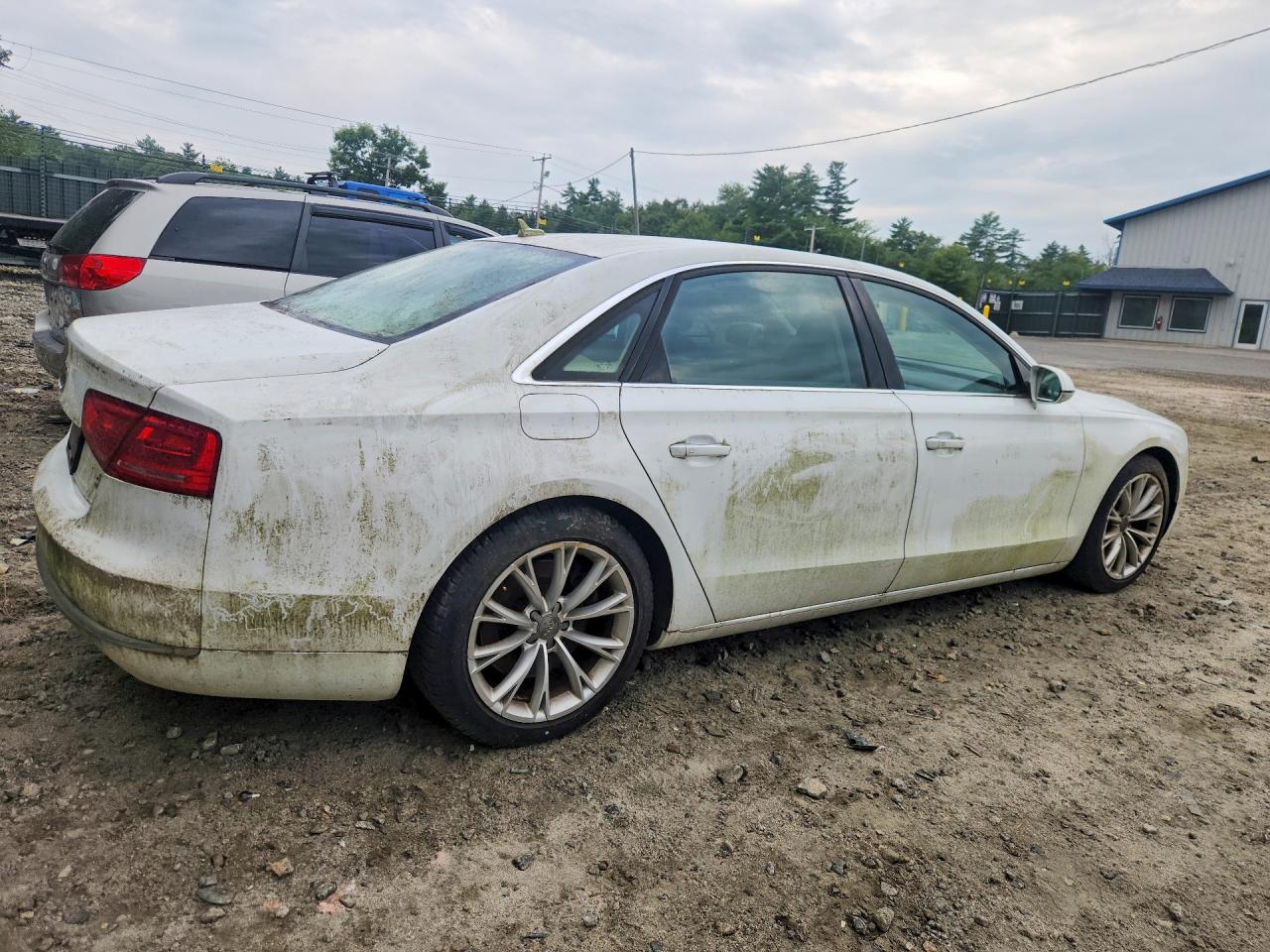 2011 Audi A8 L Quattro White vin: WAURVAFD0BN011706