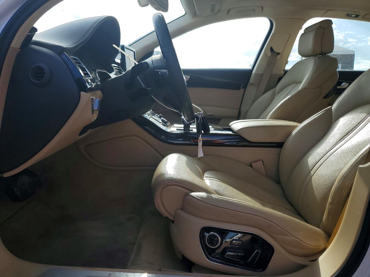 2012 Audi A8 L Quattro White vin: WAURVAFD4CN013637