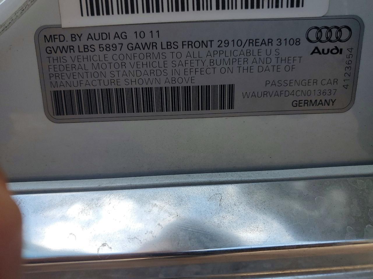 2012 Audi A8 L Quattro White vin: WAURVAFD4CN013637