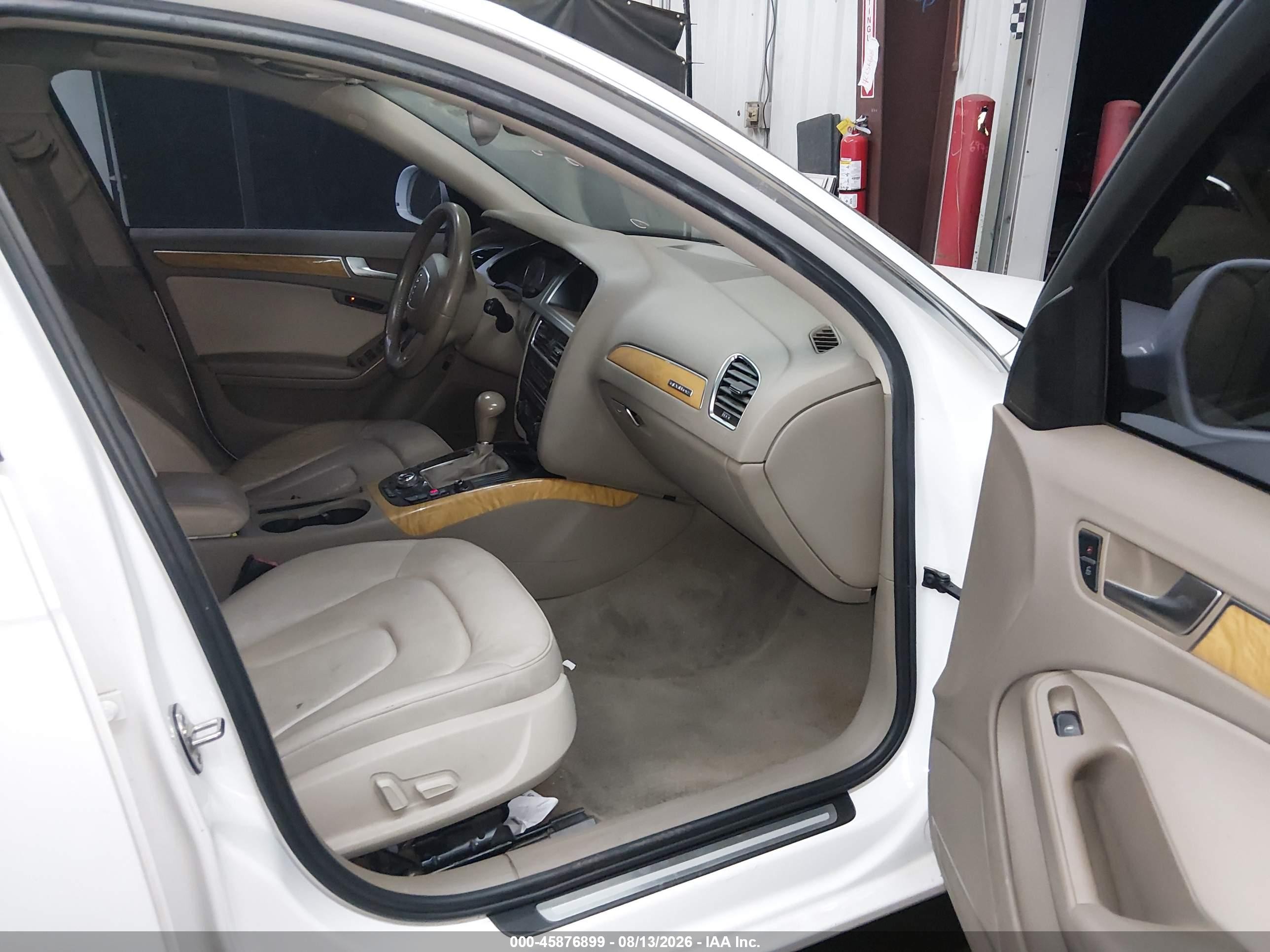 2009 Audi A4 2.0t Premium Белый vin: WAUSF78K49N053562