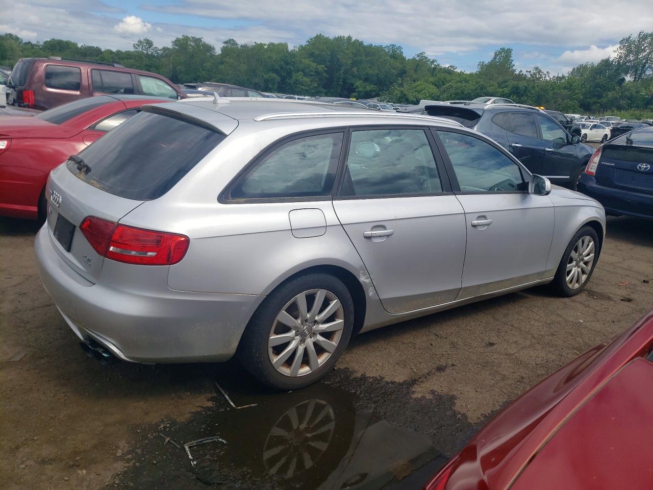 2012 Audi A4 Premium Серебряный vin: WAUSFAFL0CA003006
