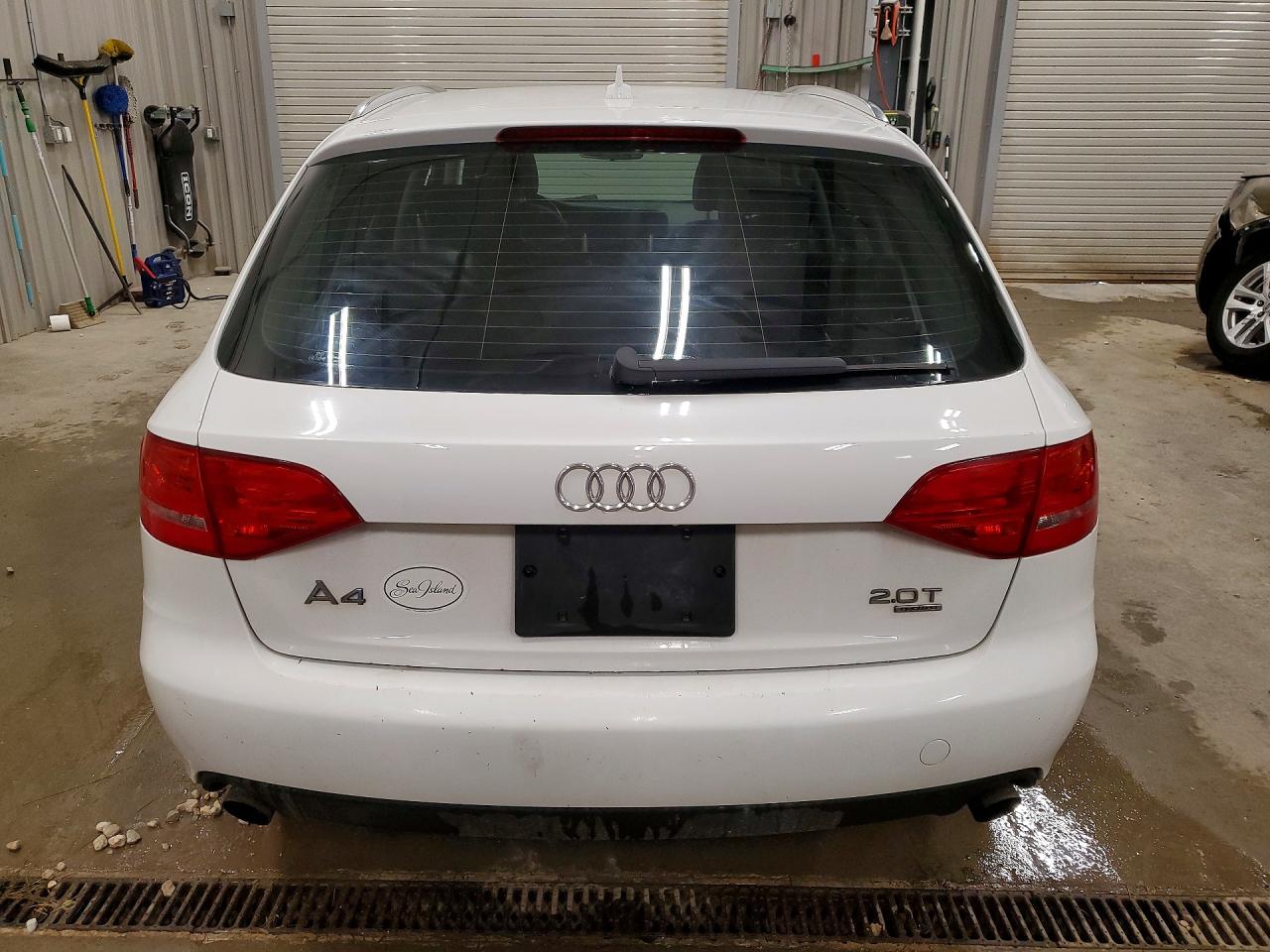 2010 Audi A4 Premium White vin: WAUSFAFL6AA008076
