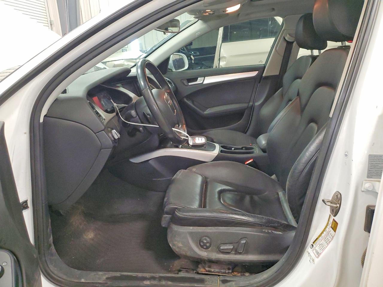 2010 Audi A4 Premium White vin: WAUSFAFL6AA008076