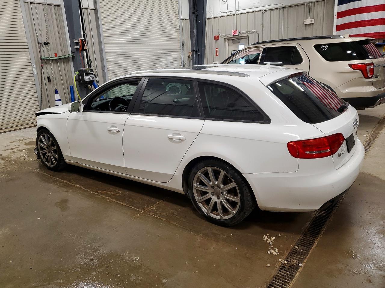 2010 Audi A4 Premium White vin: WAUSFAFL6AA008076