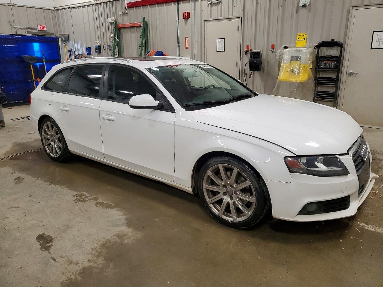 2010 Audi A4 Premium White vin: WAUSFAFL6AA008076