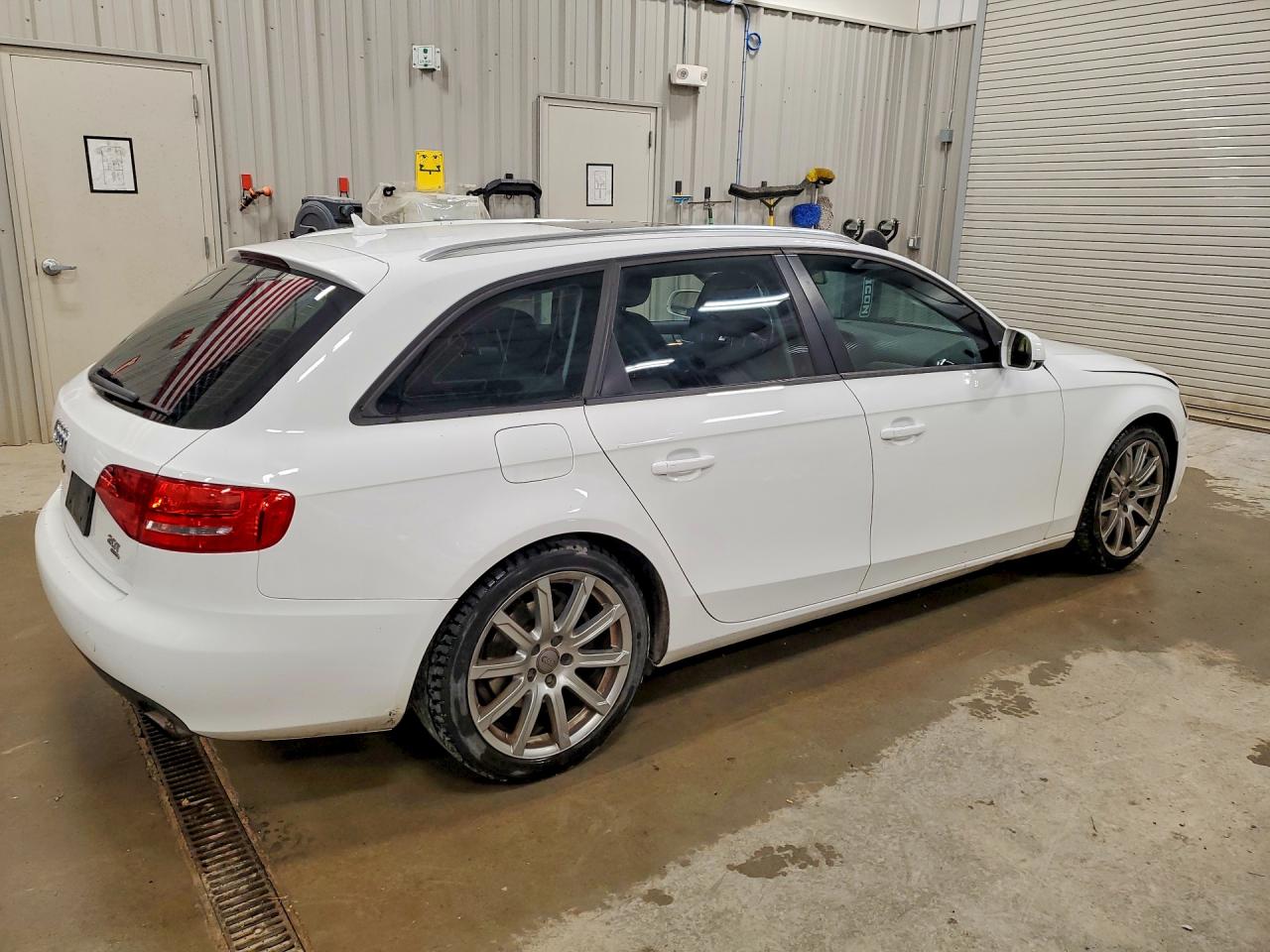 2010 Audi A4 Premium White vin: WAUSFAFL6AA008076