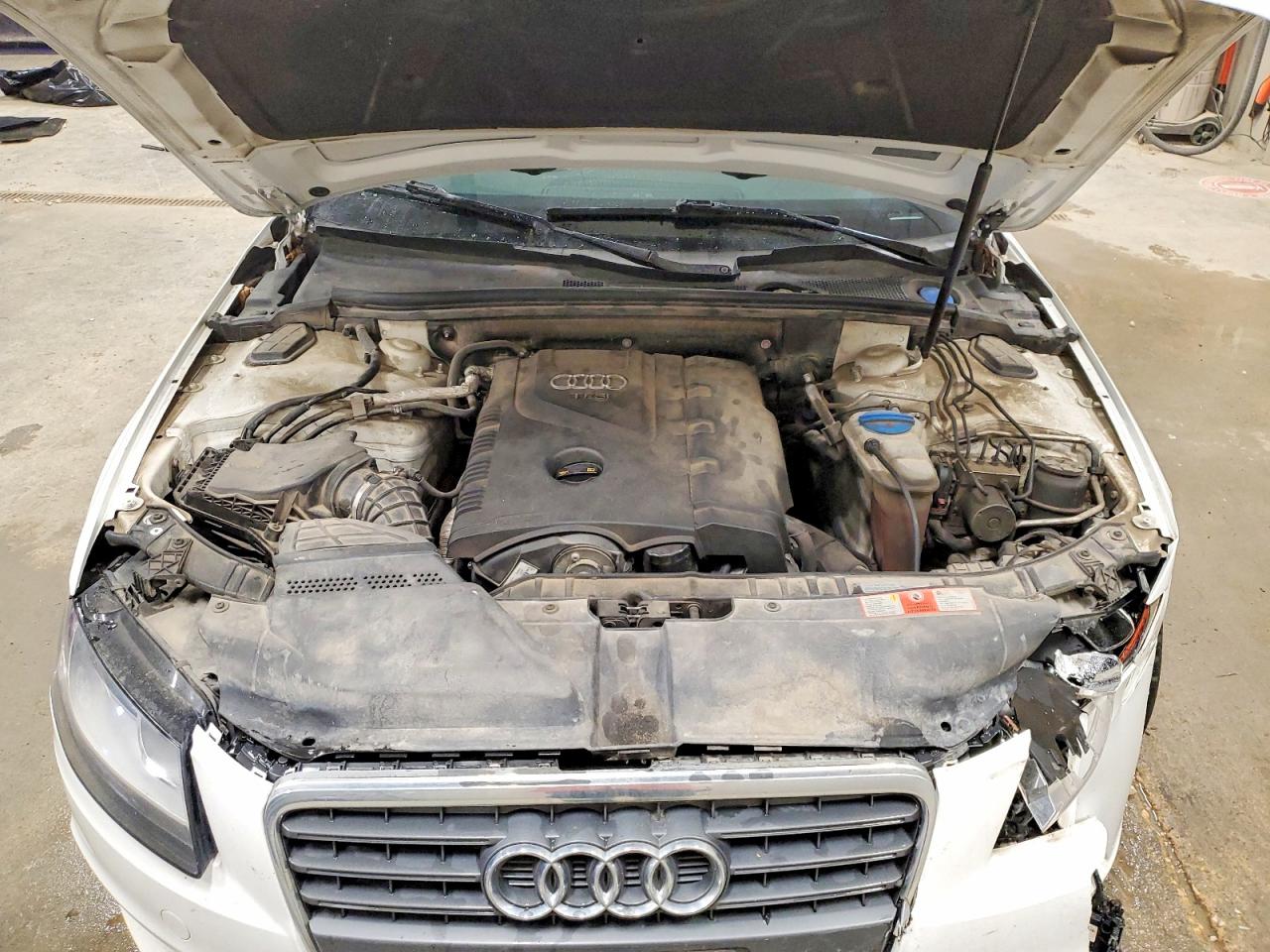 2010 Audi A4 Premium White vin: WAUSFAFL6AA008076