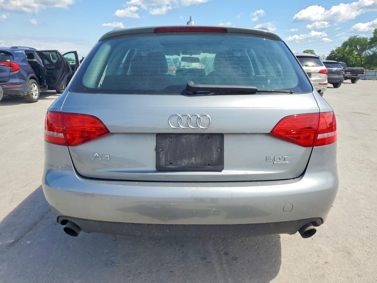 2011 Audi A4 Premium Silver vin: WAUSFAFL8BA080043