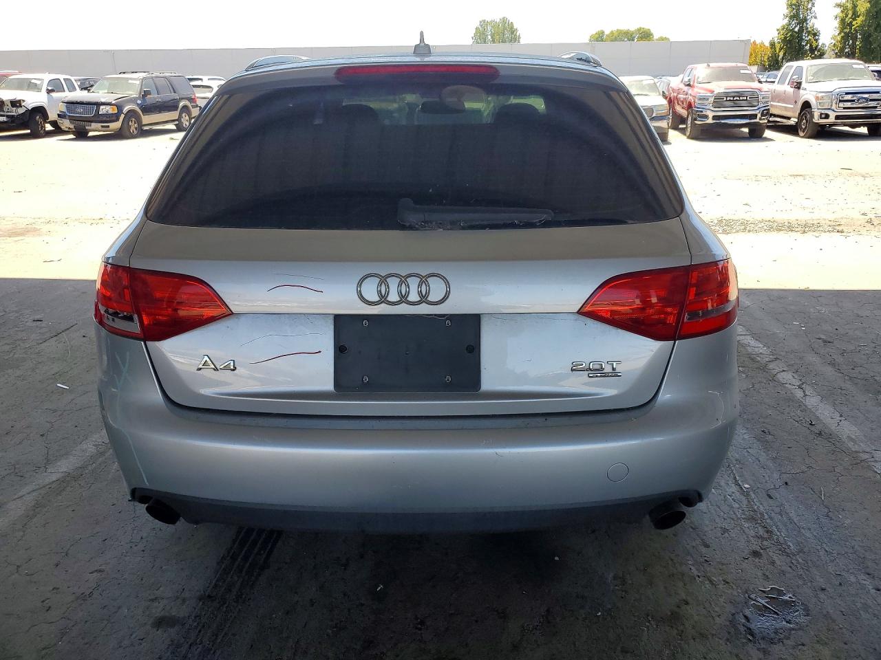 2010 Audi A4 Premium Silver vin: WAUSFAFL9AA036373