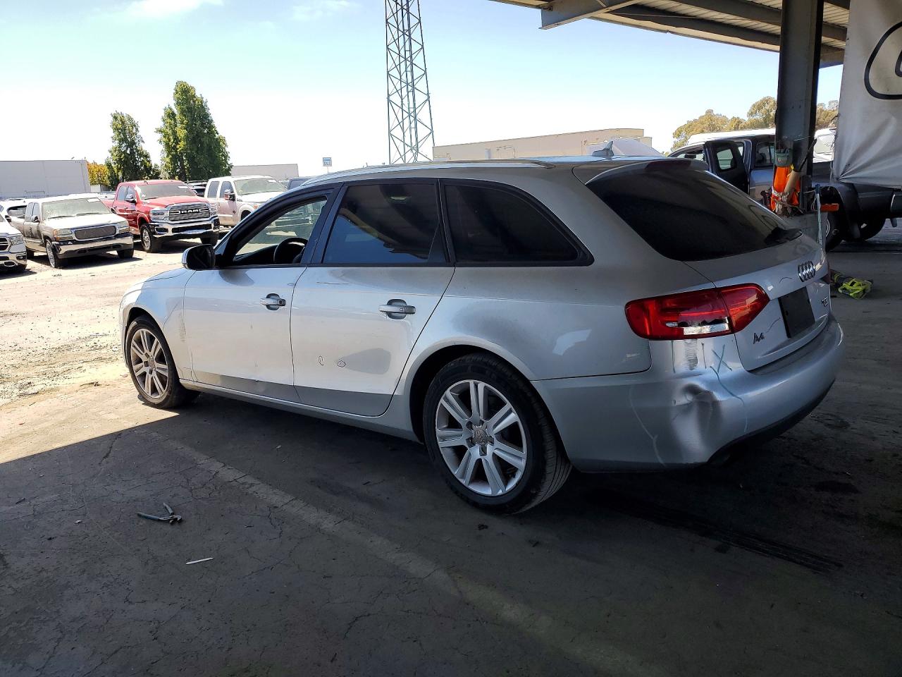 2010 Audi A4 Premium Silver vin: WAUSFAFL9AA036373