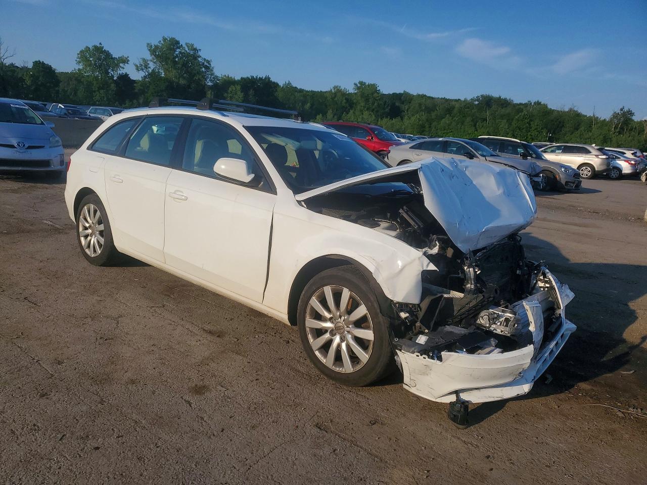 2012 Audi A4 Premium White vin: WAUSFAFL9CA001965