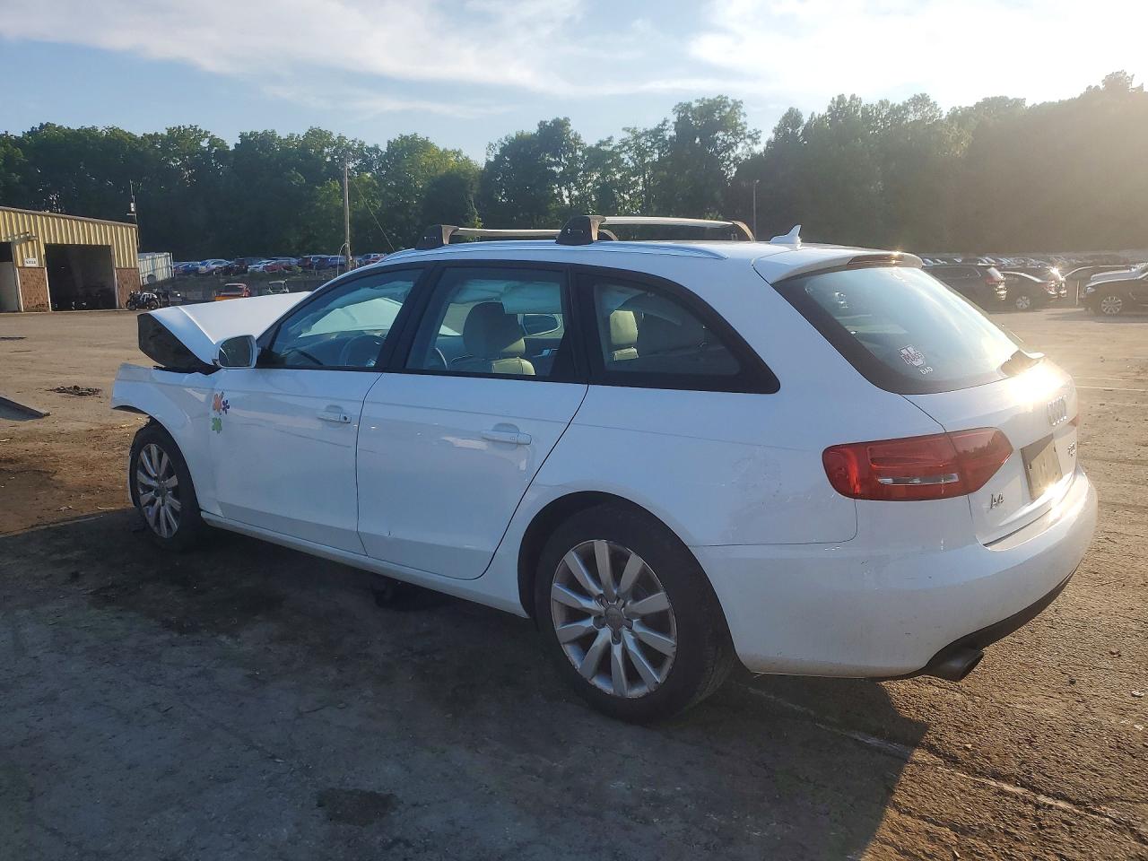 2012 Audi A4 Premium White vin: WAUSFAFL9CA001965