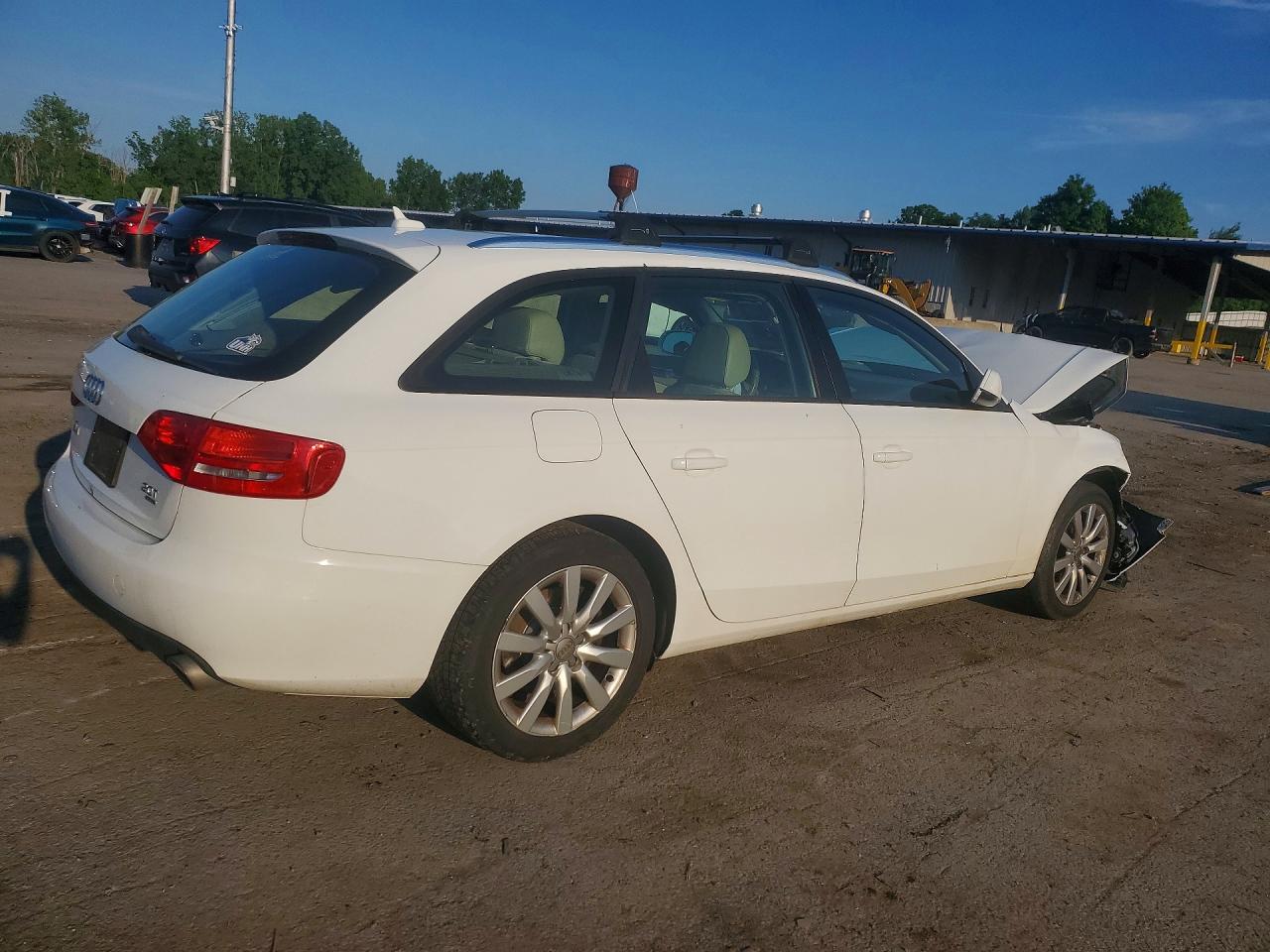2012 Audi A4 Premium White vin: WAUSFAFL9CA001965