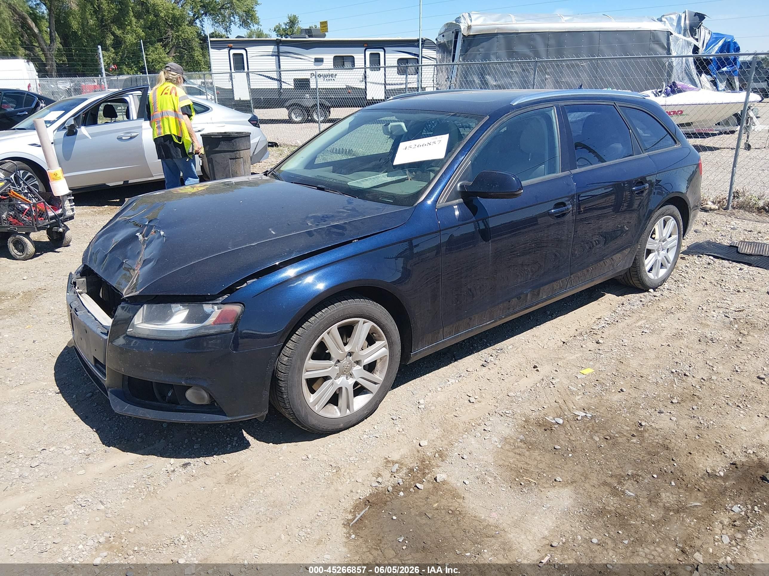 2011 Audi A4 2.0t Premium Черный vin: WAUSFAFLXBA053555