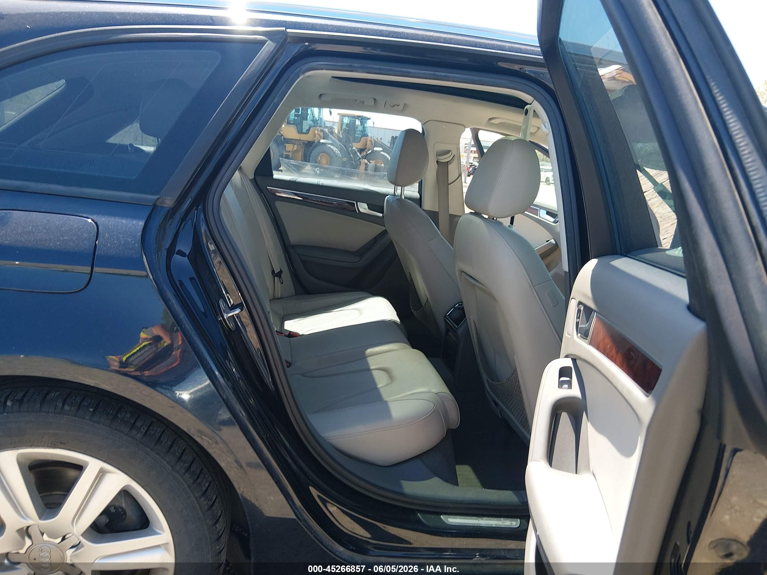 2011 Audi A4 2.0t Premium Черный vin: WAUSFAFLXBA053555
