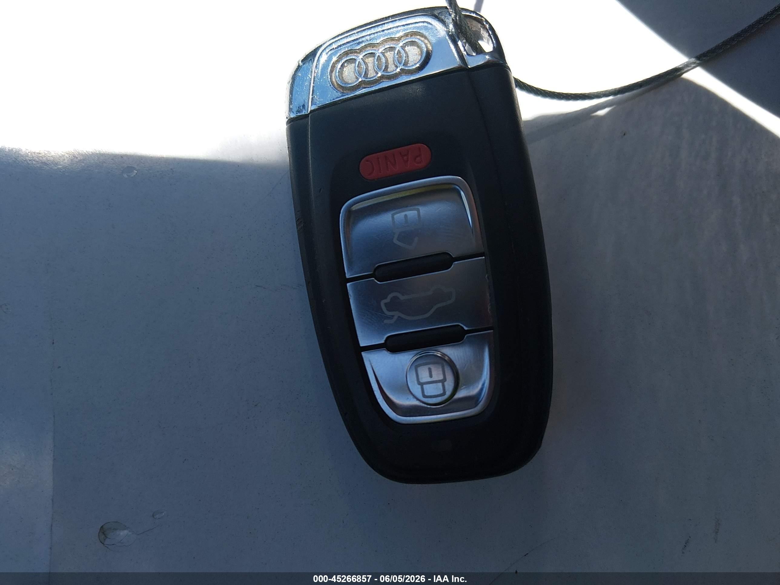 2011 Audi A4 2.0t Premium Черный vin: WAUSFAFLXBA053555