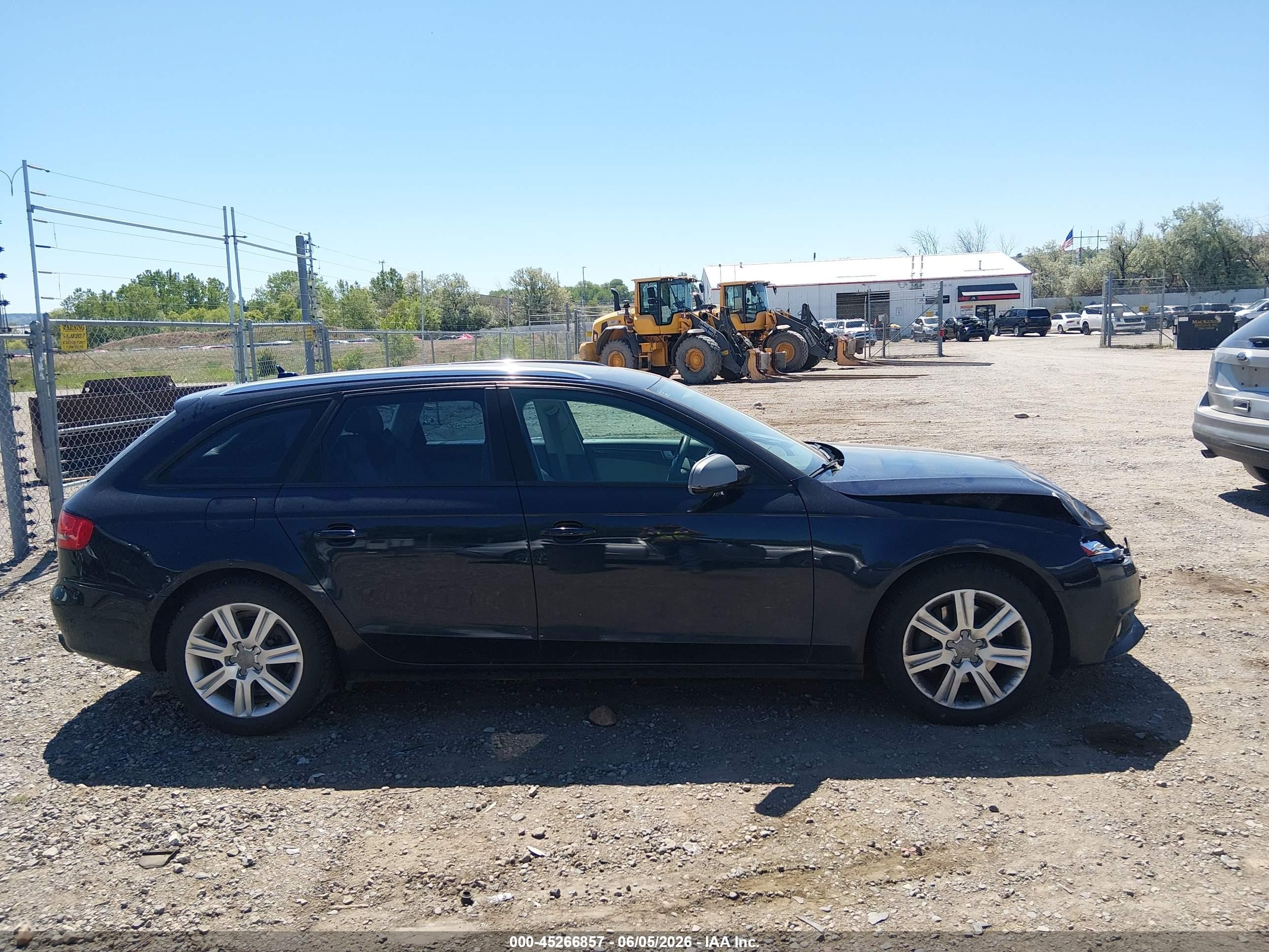 2011 Audi A4 2.0t Premium Черный vin: WAUSFAFLXBA053555