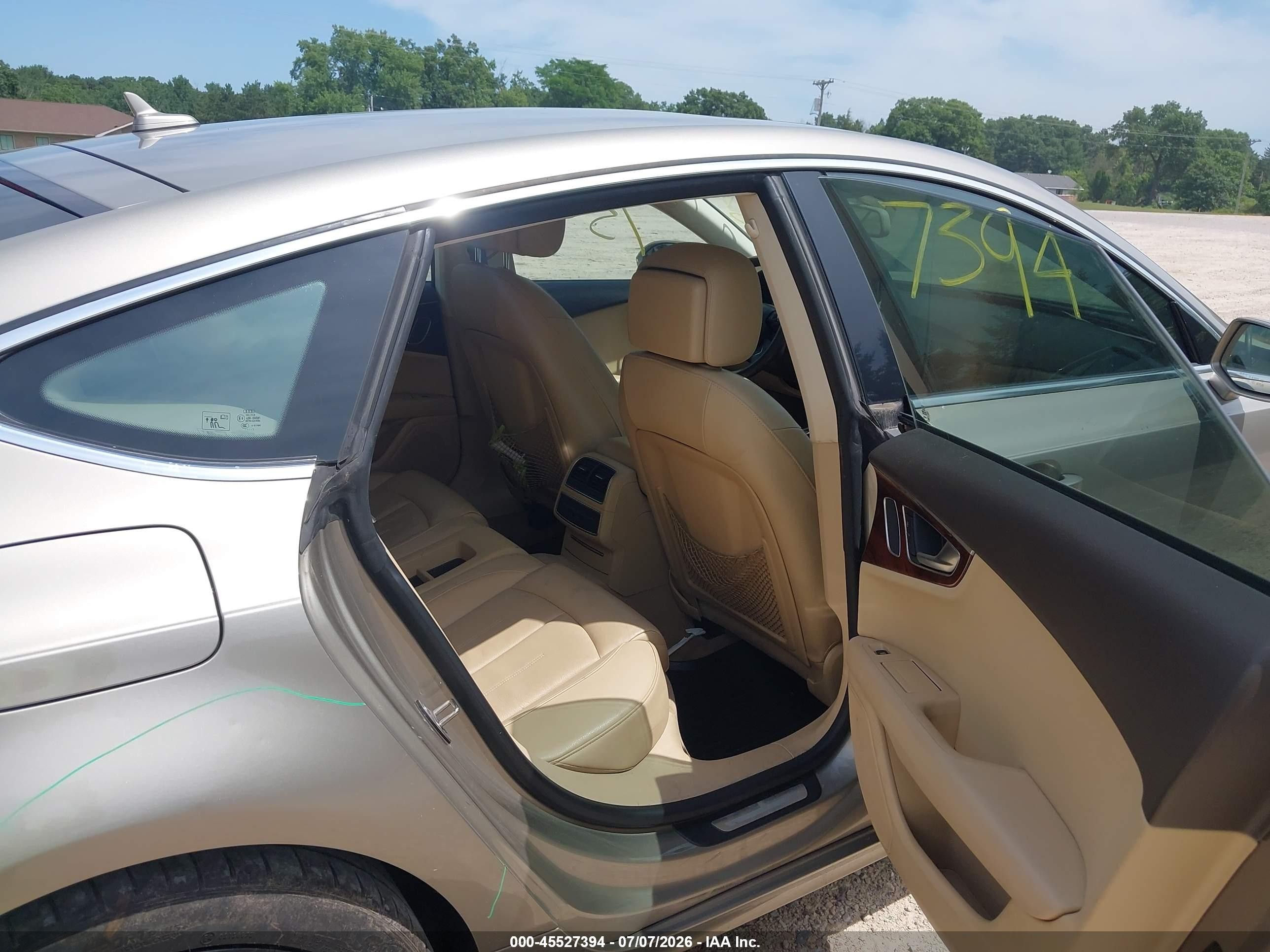 2012 Audi A7 3.0 Premium Plus Champagne vin: WAUSGAFC6CN005414