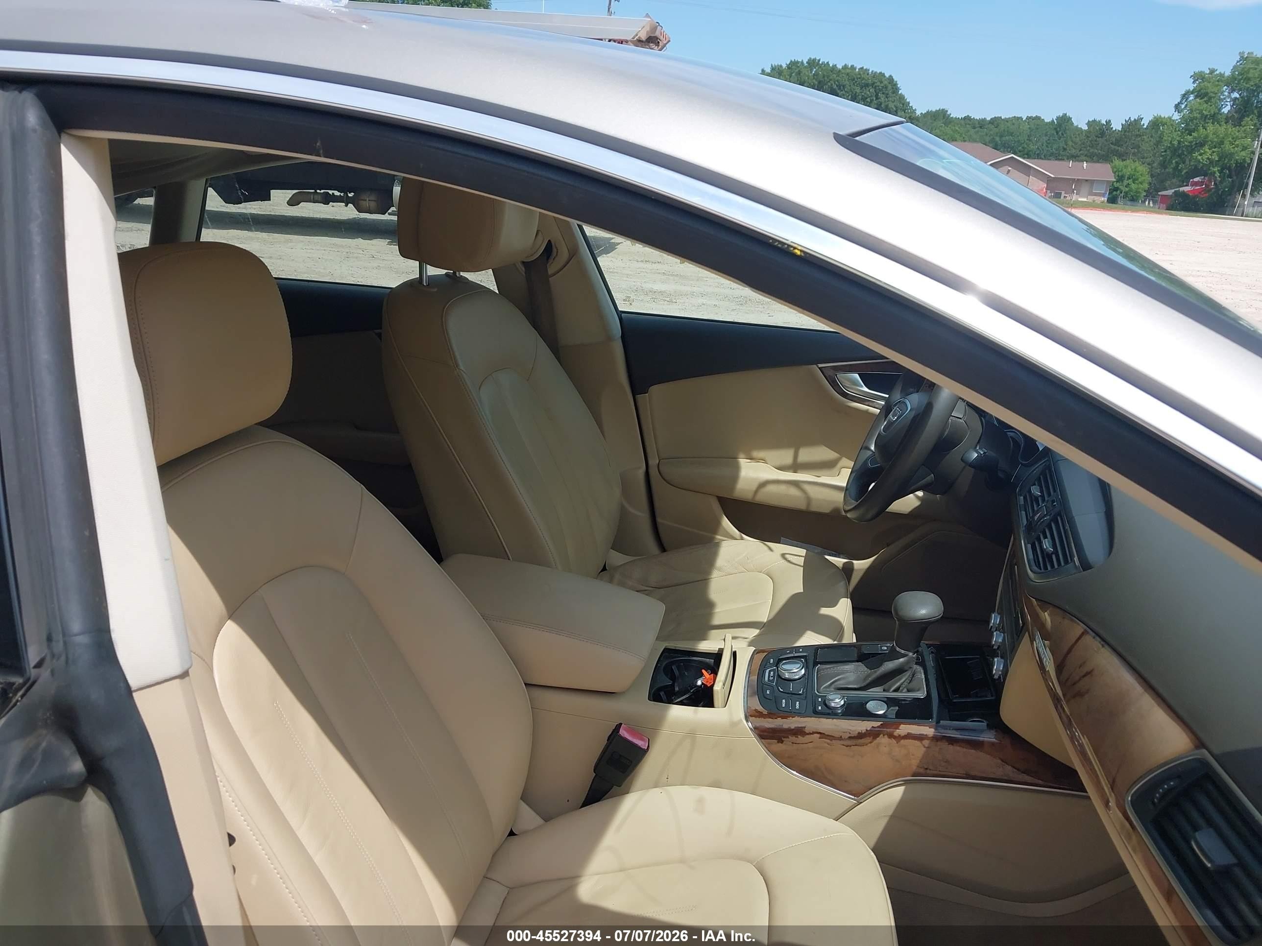 2012 Audi A7 3.0 Premium Plus Champagne vin: WAUSGAFC6CN005414