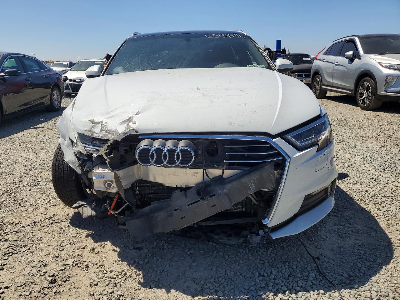 2018 Audi A3 E-tron Premium Plus White vin: WAUTPBFF0JA065293