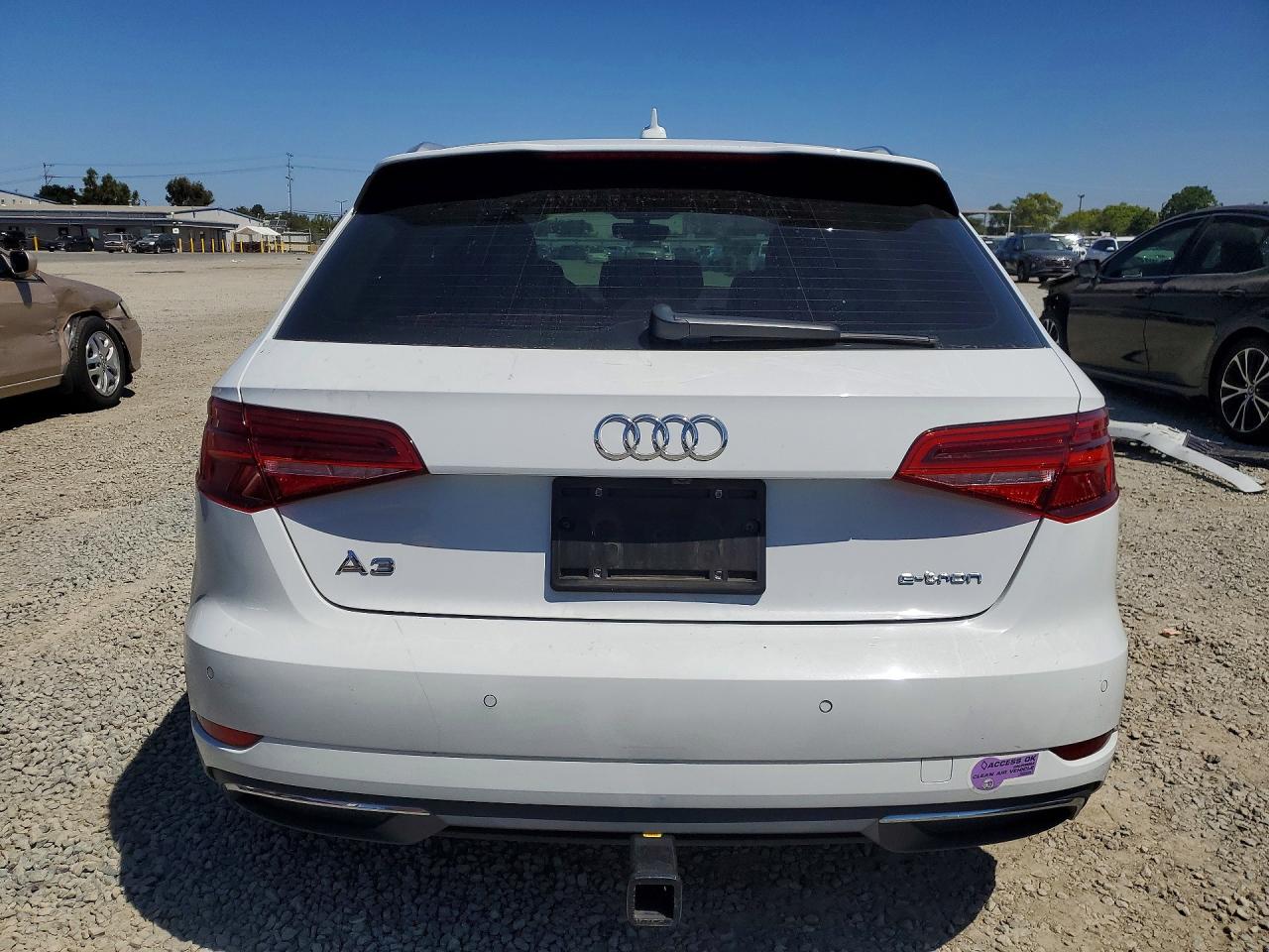 2018 Audi A3 E-tron Premium Plus White vin: WAUTPBFF0JA065293