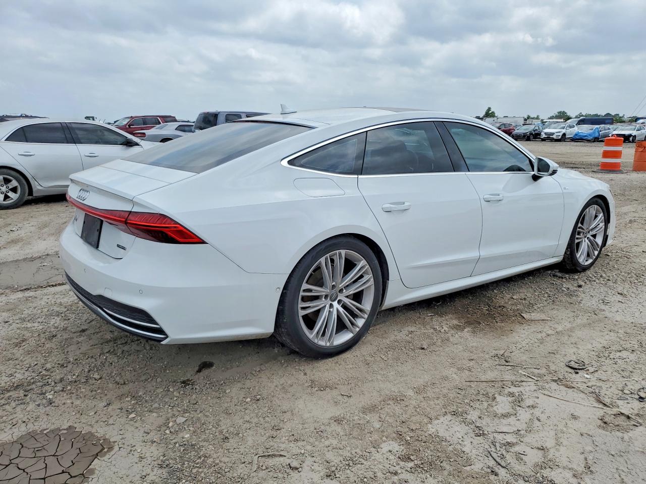 2019 Audi A7 Premium Plus S-line White vin: WAUU2AF20KN112407