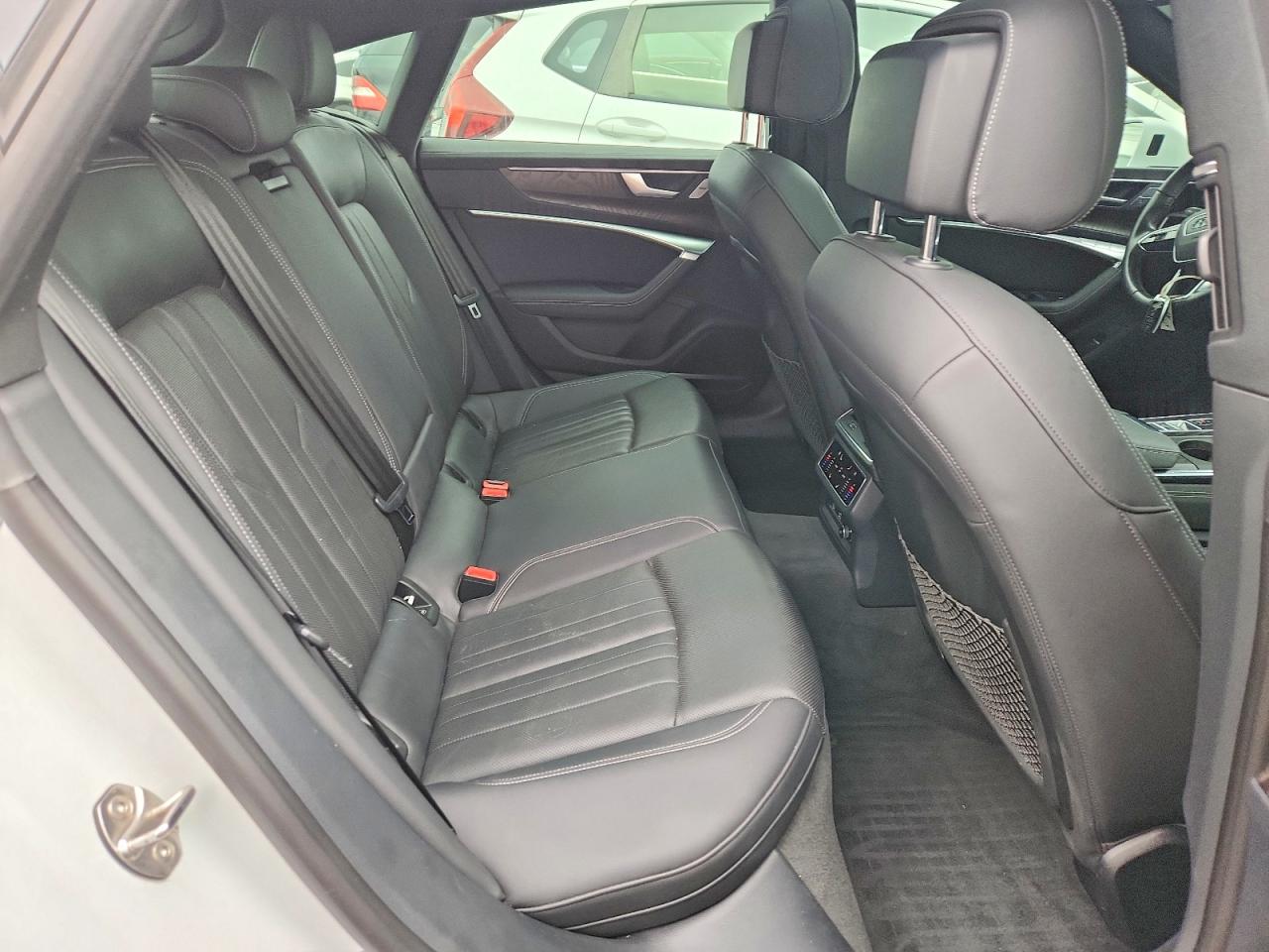 2019 Audi A7 Prestige S-line White vin: WAUV2AF21KN031386