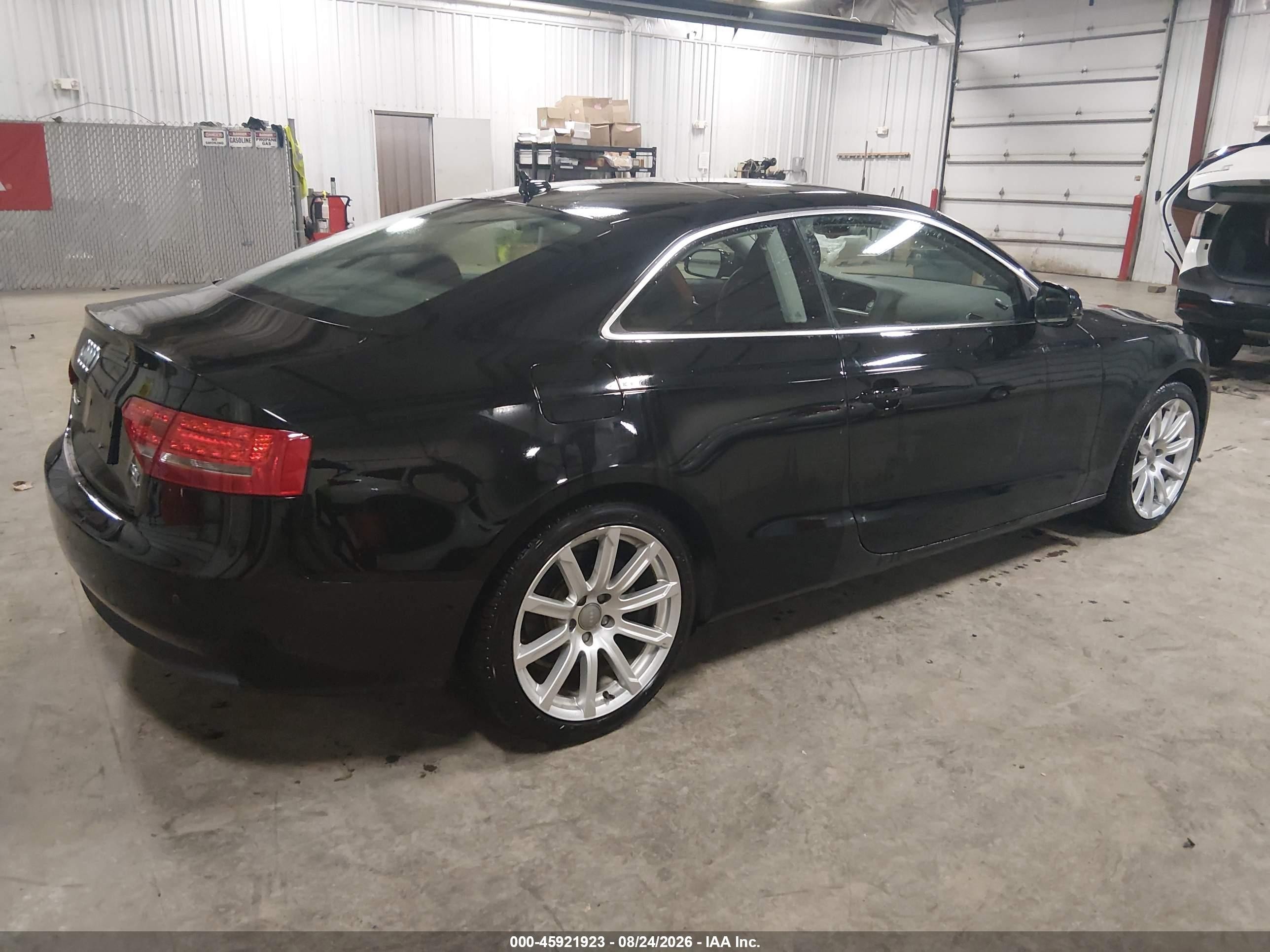 2012 Audi A5 2.0t Prestige Черный vin: WAUVFAFR7CA019673
