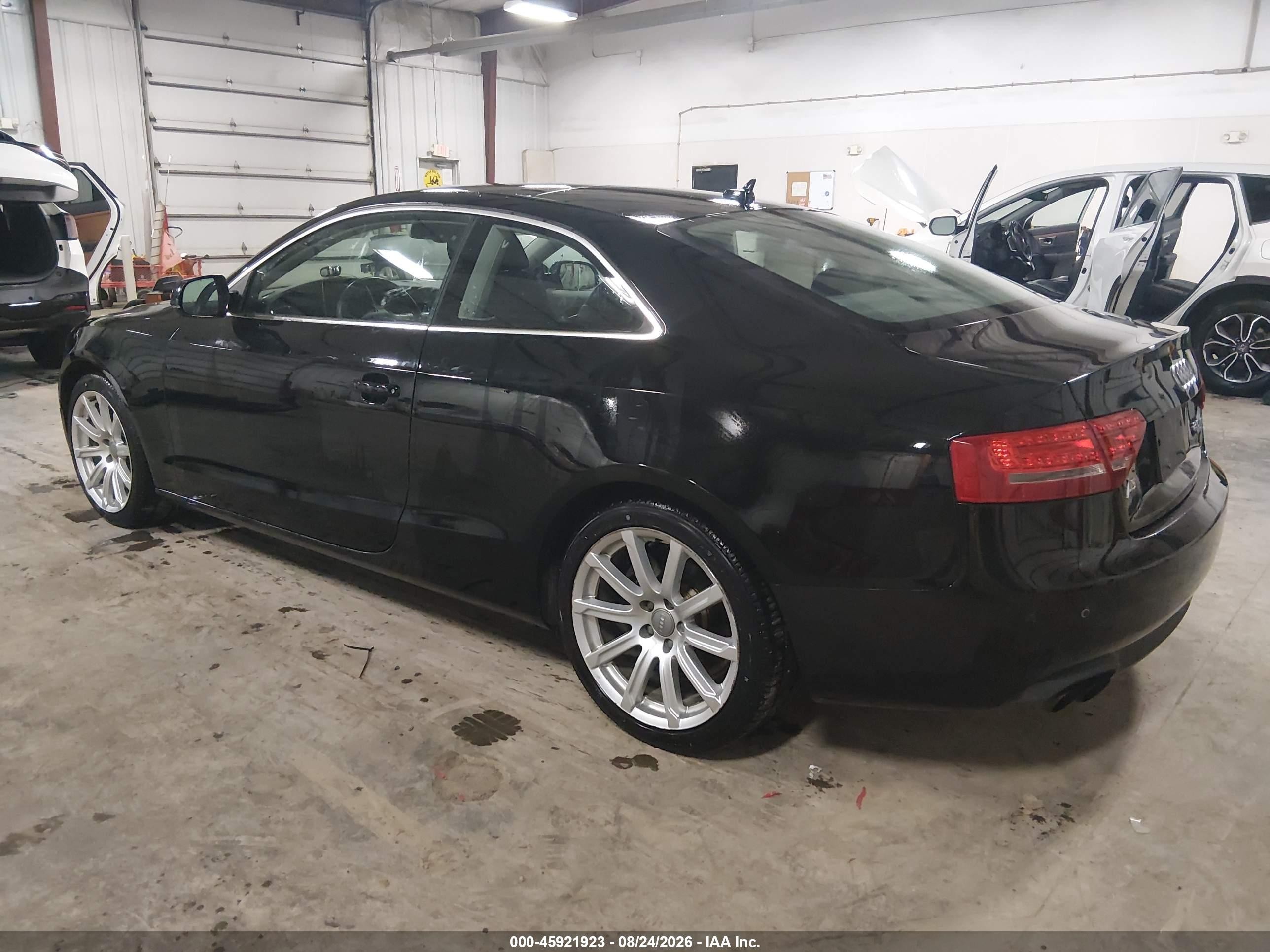 2012 Audi A5 2.0t Prestige Черный vin: WAUVFAFR7CA019673