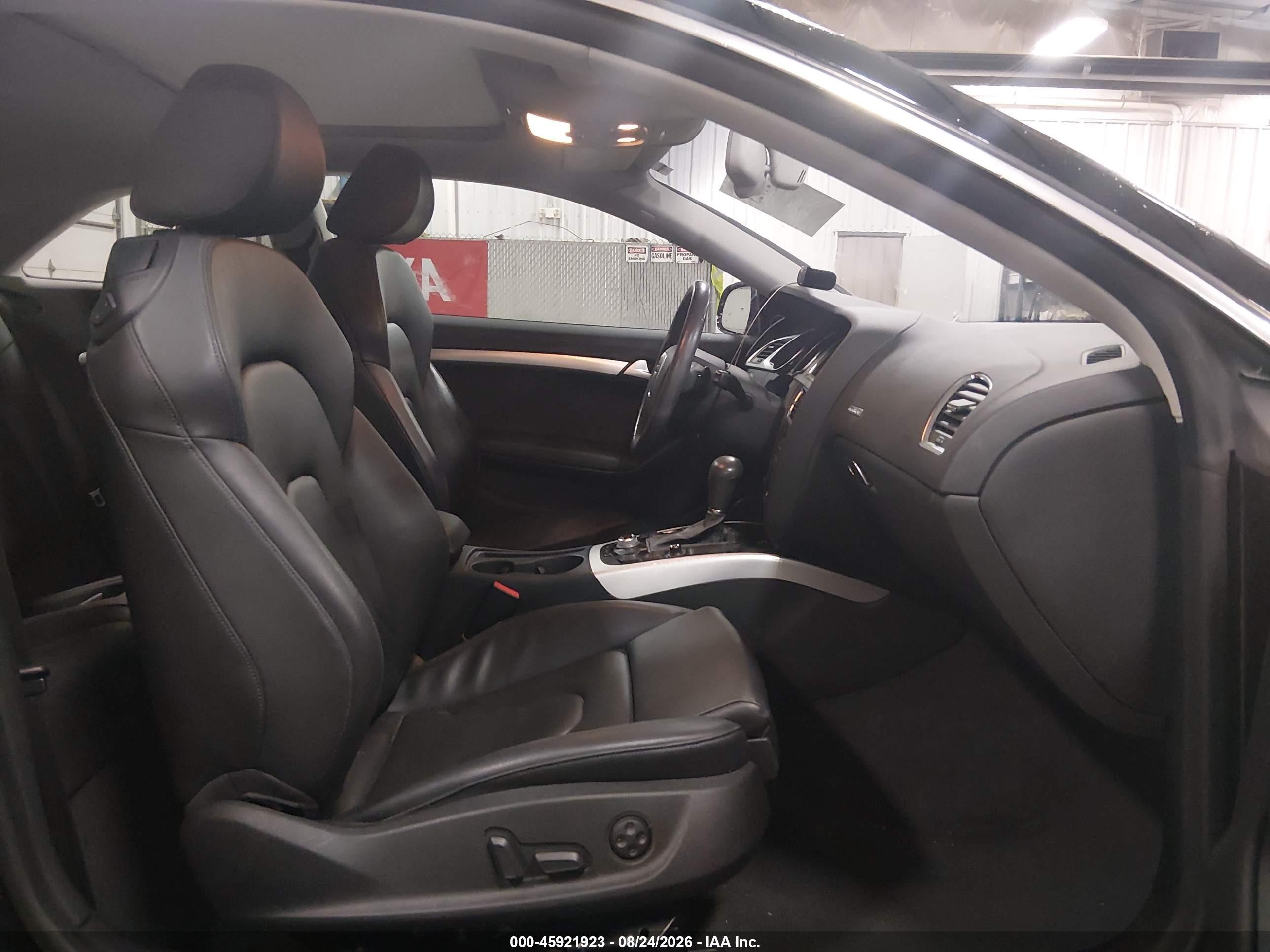 2012 Audi A5 2.0t Prestige Черный vin: WAUVFAFR7CA019673
