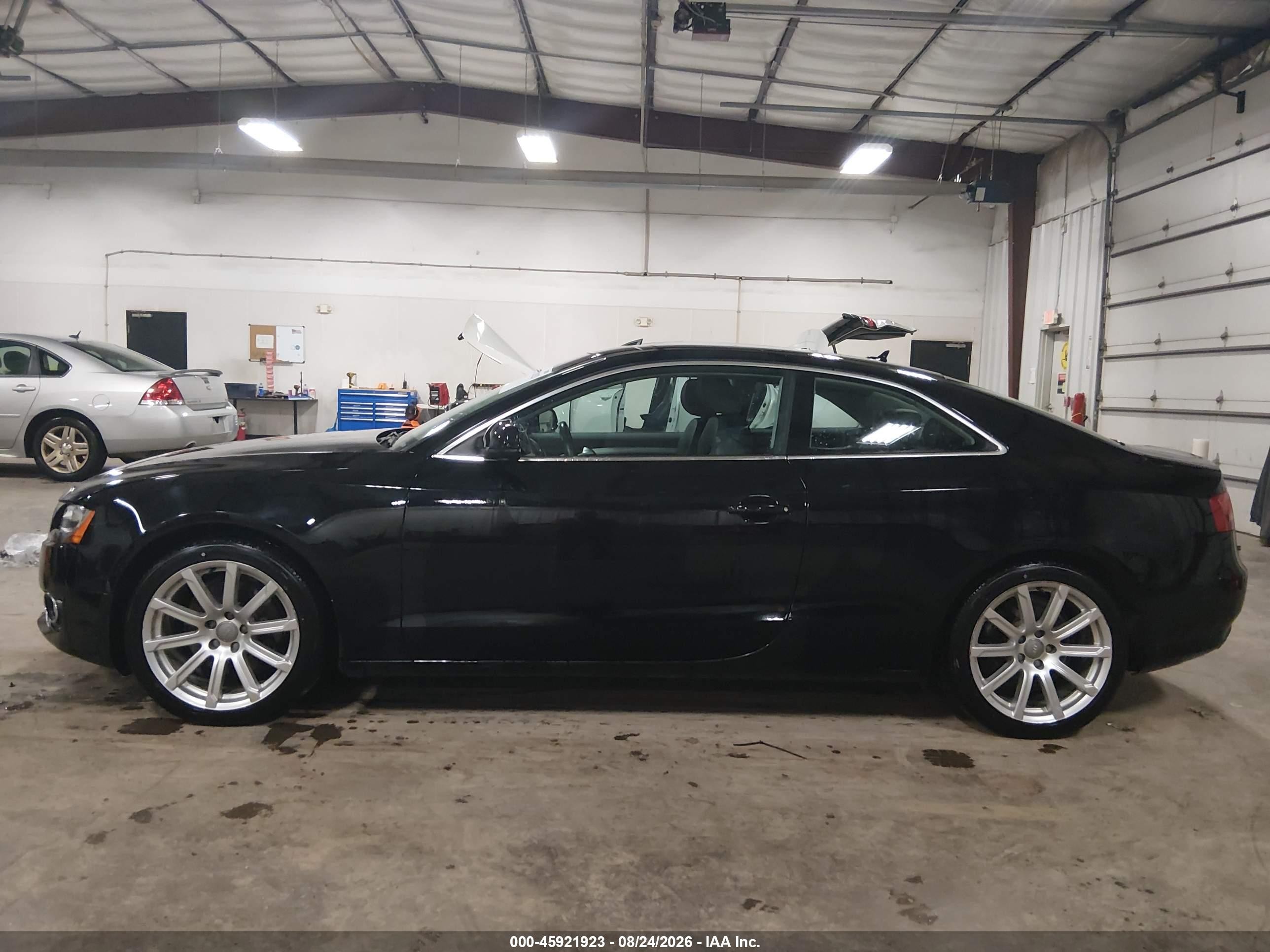2012 Audi A5 2.0t Prestige Черный vin: WAUVFAFR7CA019673