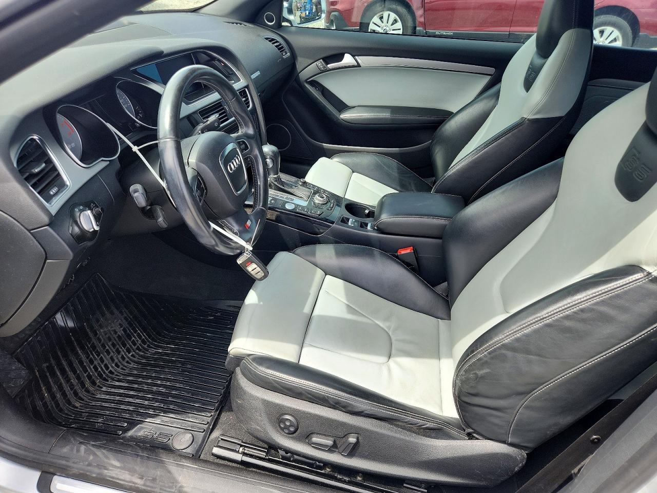 2012 Audi S5 Prestige Silver vin: WAUVGAFH3CN000549