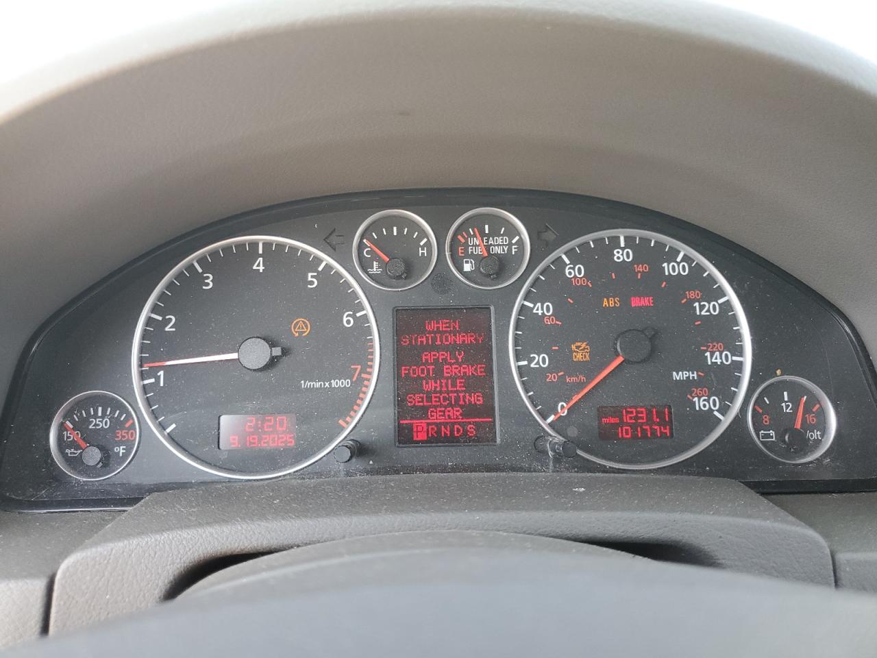 2002 Audi A6 3.0 Avant Quattro Зеленый vin: WAUVT64B82N130543