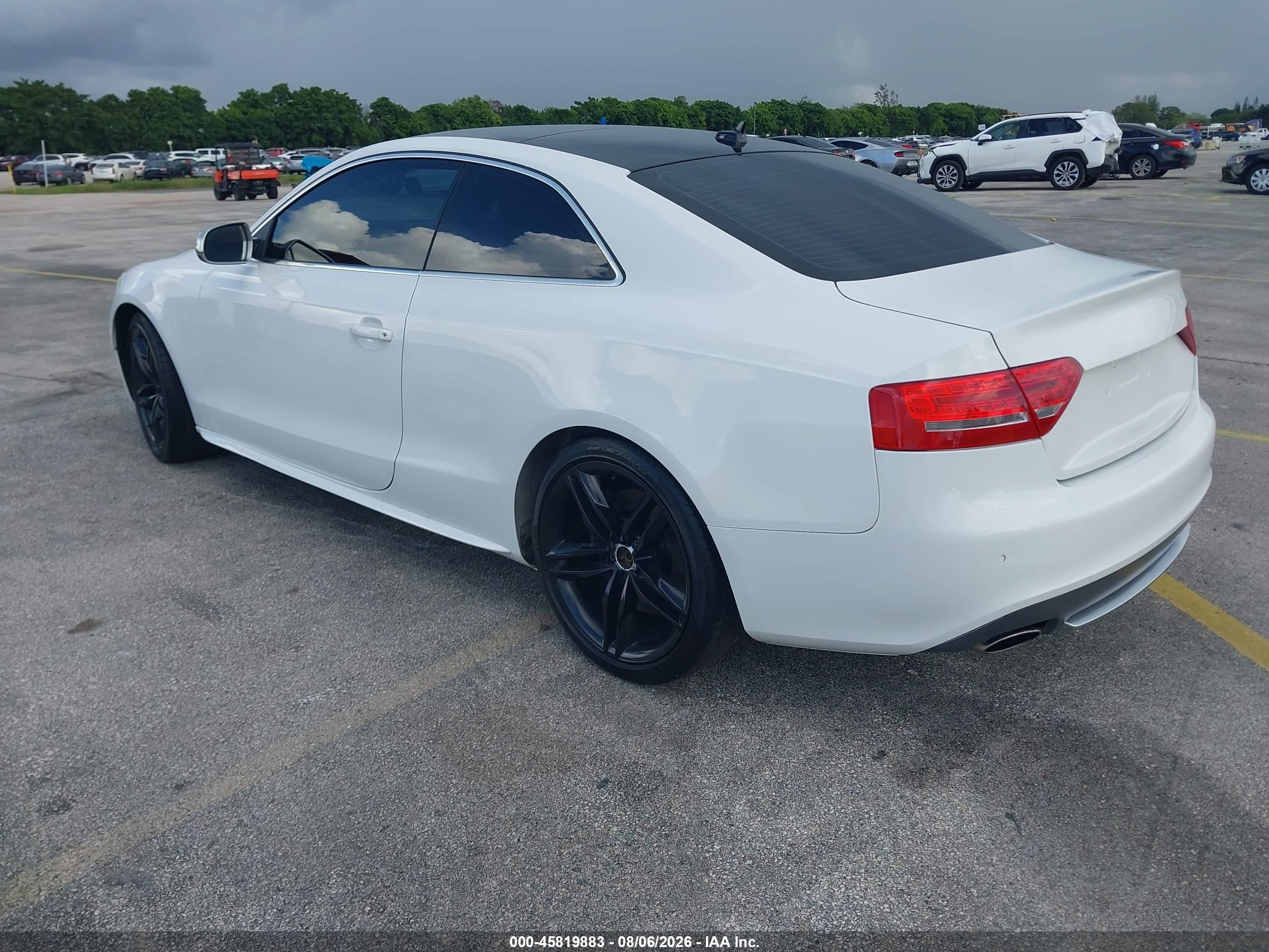 2011 Audi S5 4.2 Premium Plus White vin: WAUVVAFR1BA072614
