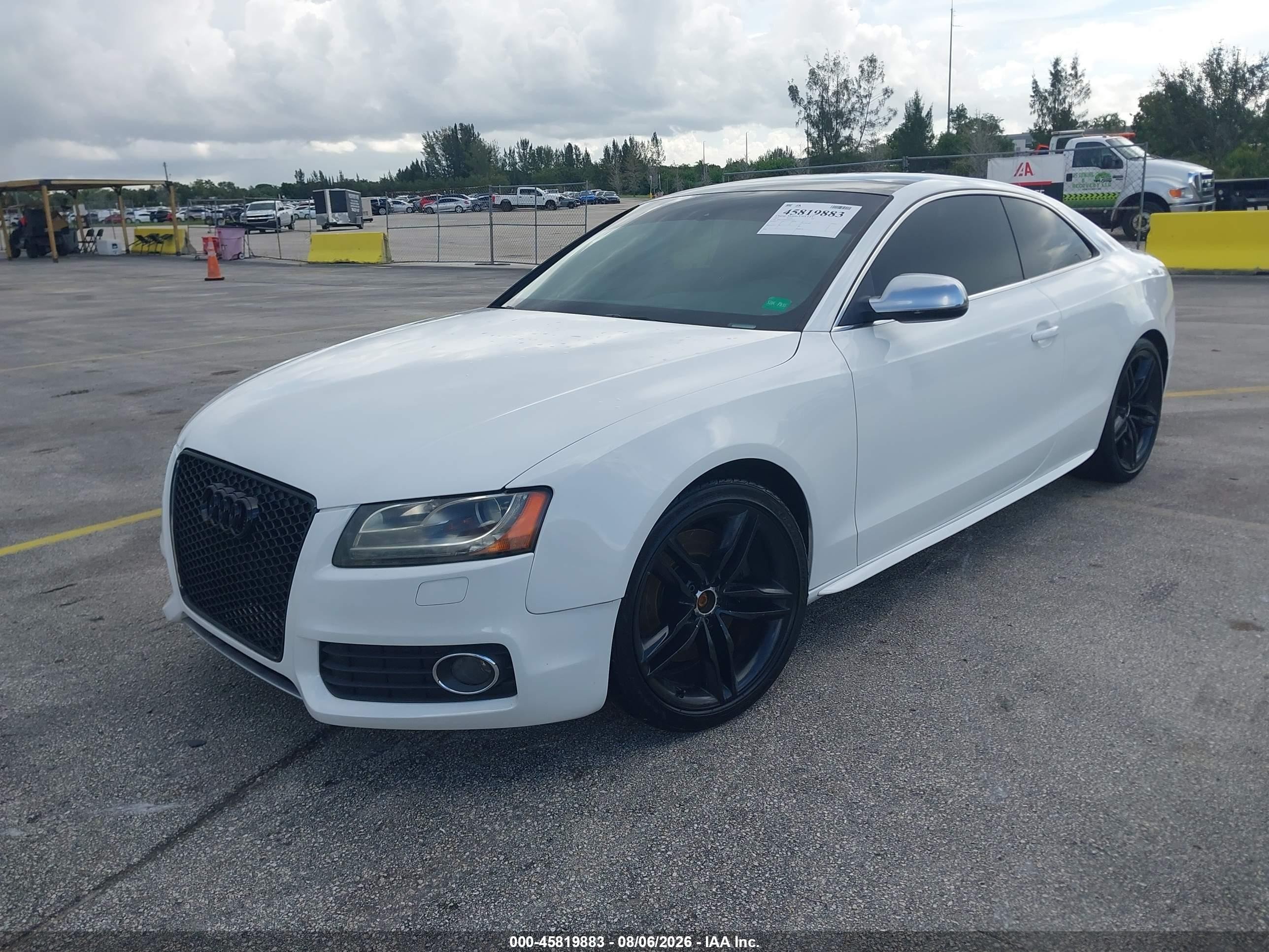 2011 Audi S5 4.2 Premium Plus White vin: WAUVVAFR1BA072614