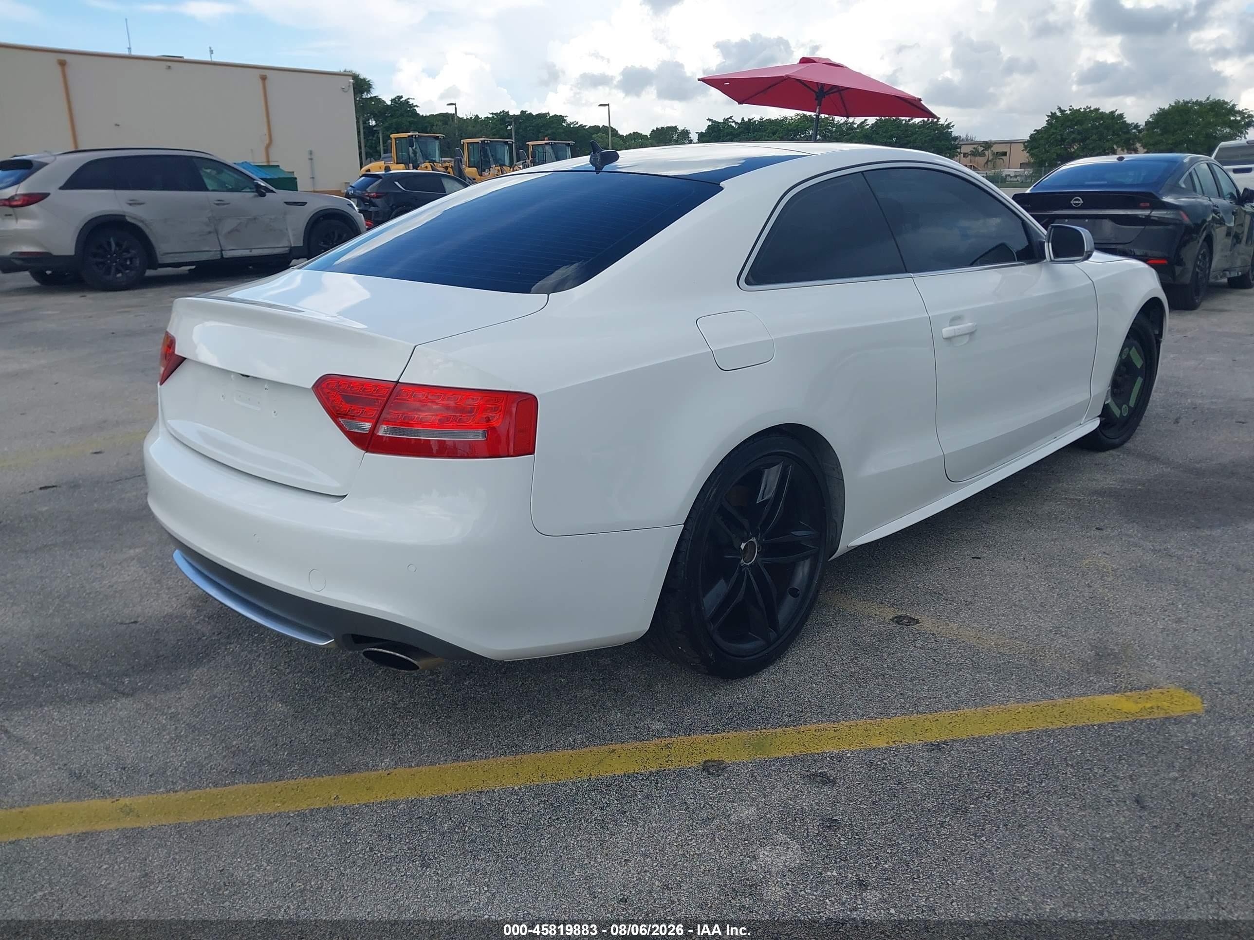 2011 Audi S5 4.2 Premium Plus White vin: WAUVVAFR1BA072614