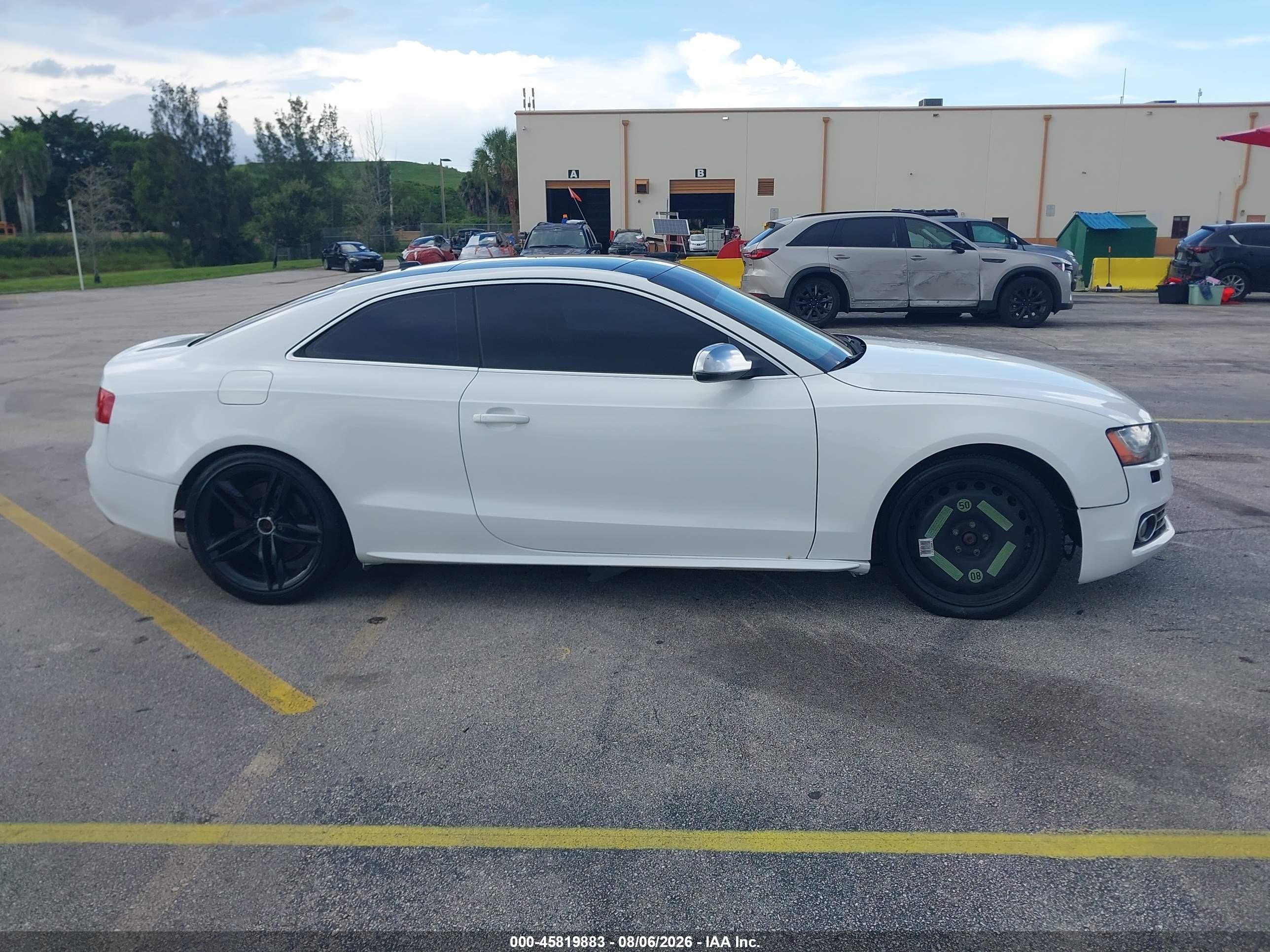 2011 Audi S5 4.2 Premium Plus White vin: WAUVVAFR1BA072614