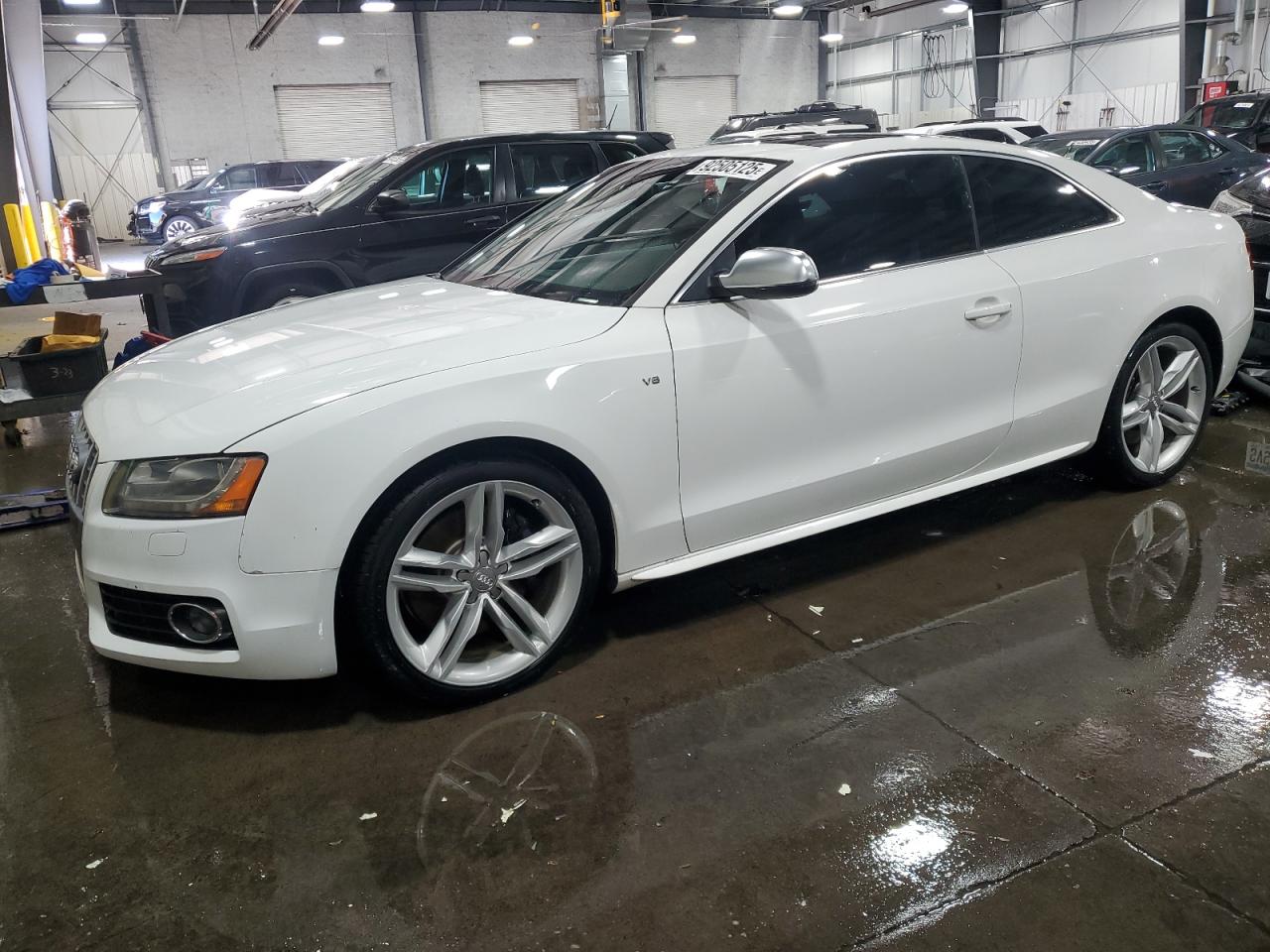 2011 Audi S5 Prestige Белый vin: WAUVVAFR5BA015784