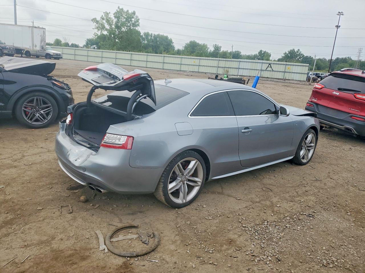 2010 Audi S5 Prestige Серебряный vin: WAUVVAFR8AA065593