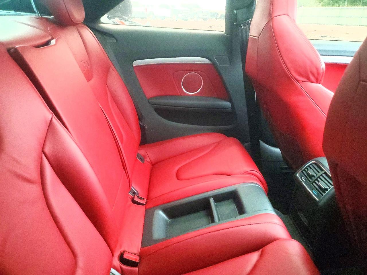 2010 Audi S5 Prestige Серебряный vin: WAUVVAFR8AA065593