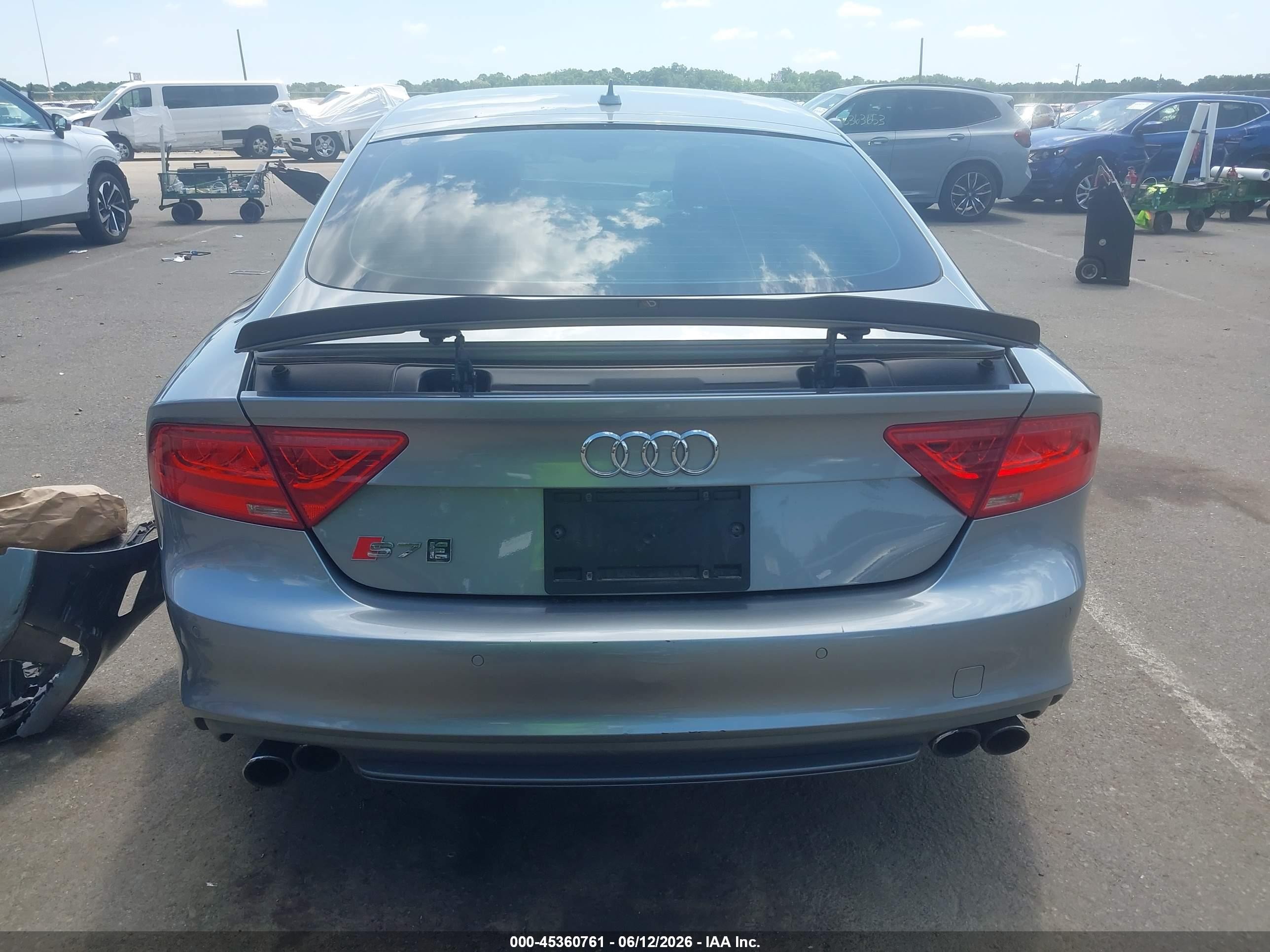 2014 Audi S7 4.0t Prestige Silver vin: WAUW2AFC7EN085826