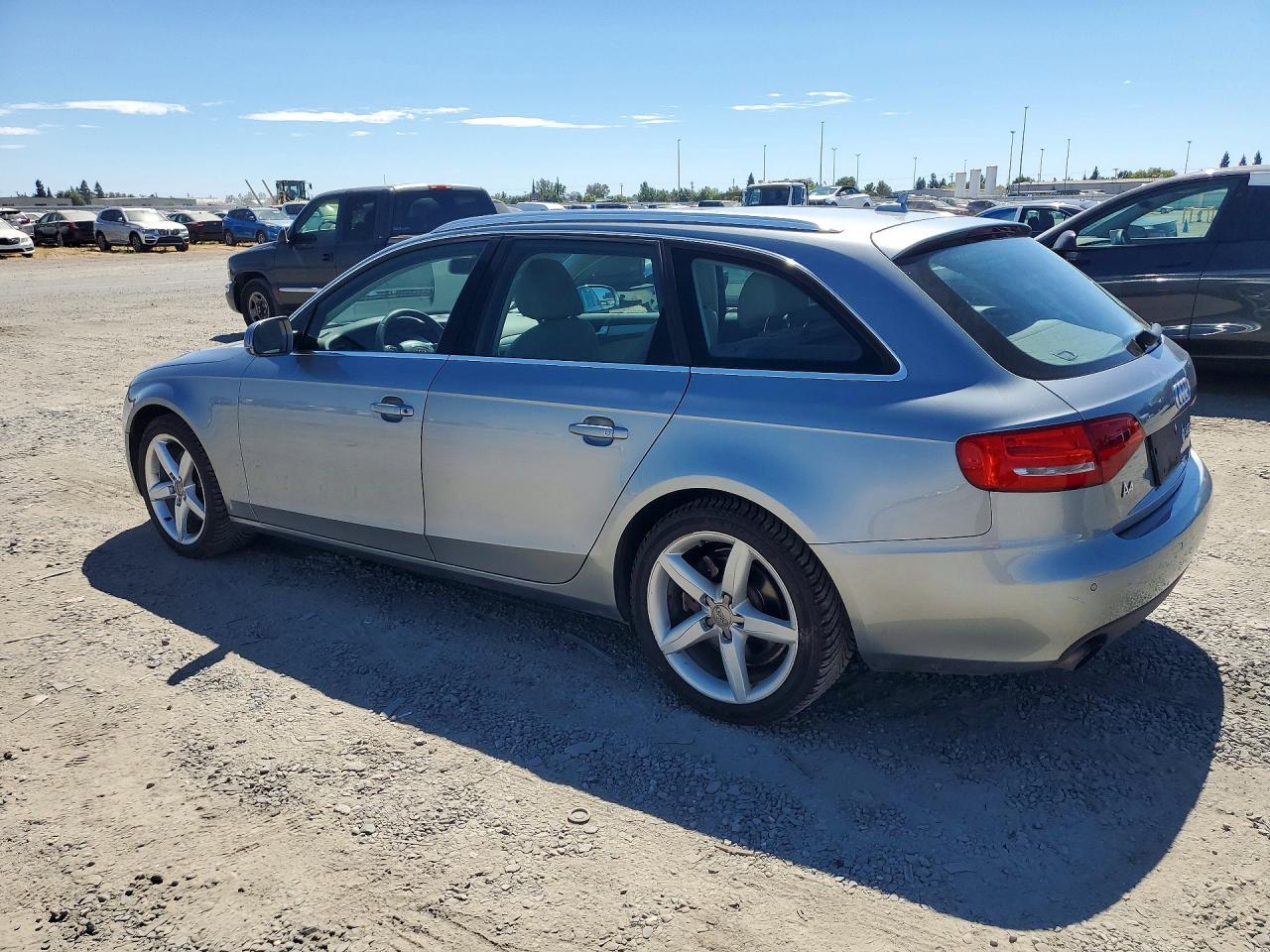 2011 Audi A4 Premium Plus Серый vin: WAUWFAFL8BA099807