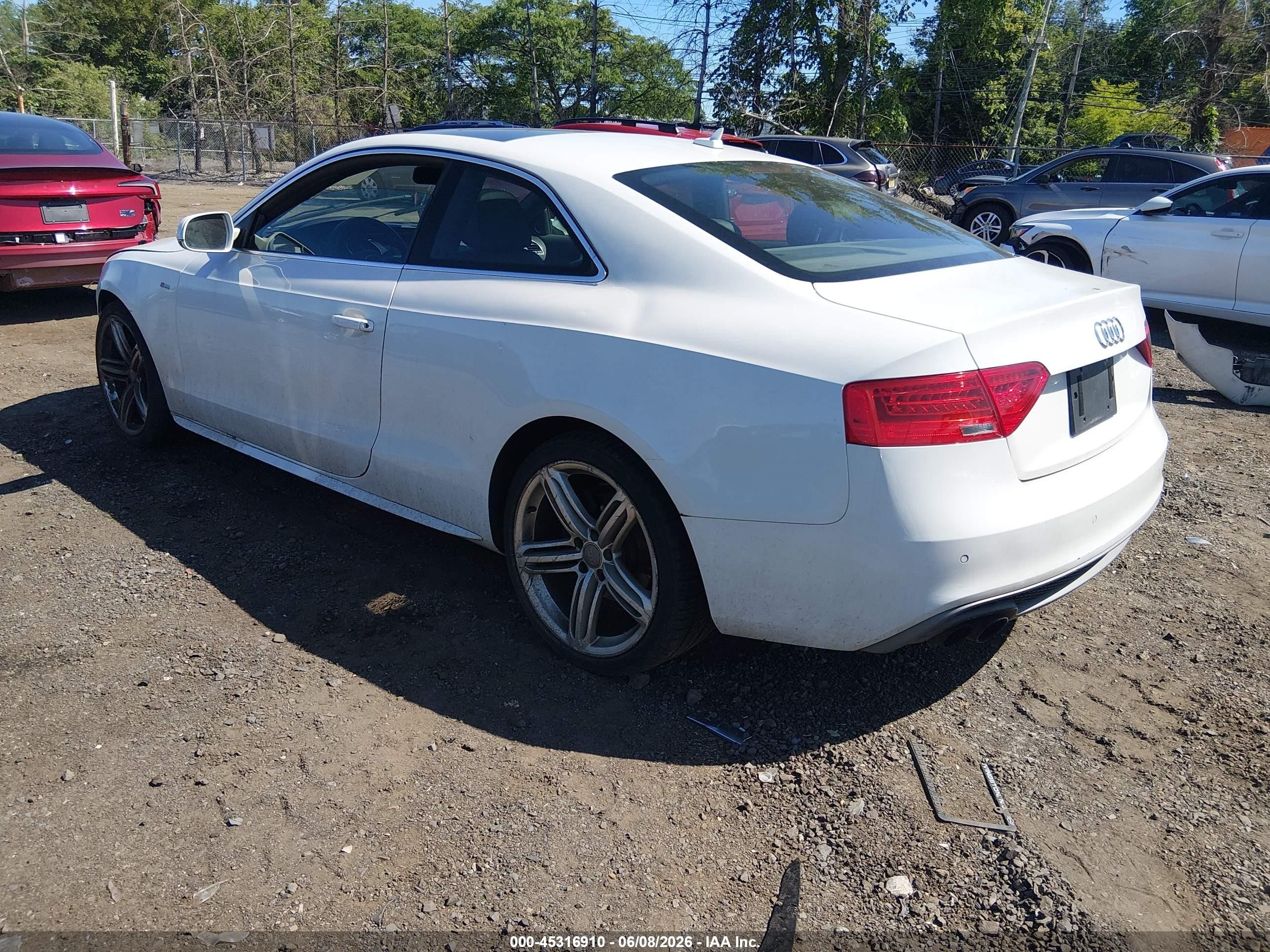 2013 Audi A5 2.0t Premium White vin: WAUWFAFR2DA040937