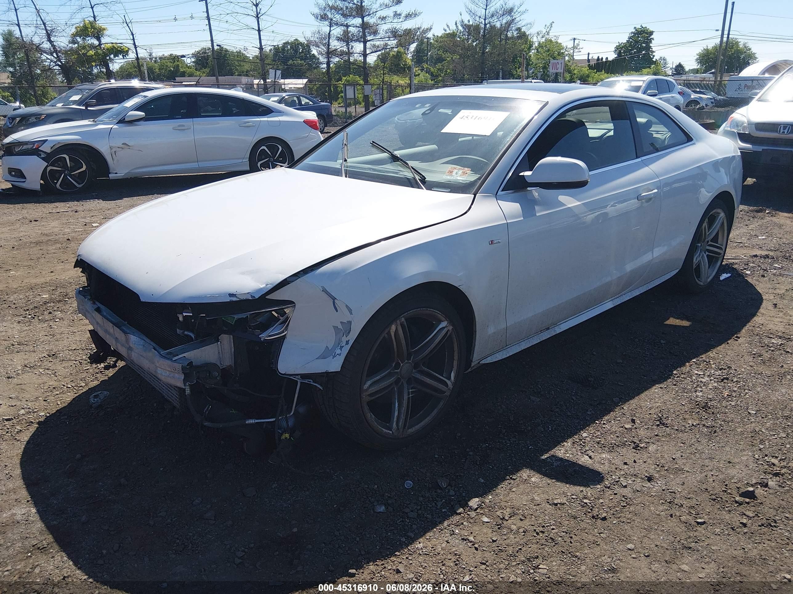 2013 Audi A5 2.0t Premium White vin: WAUWFAFR2DA040937