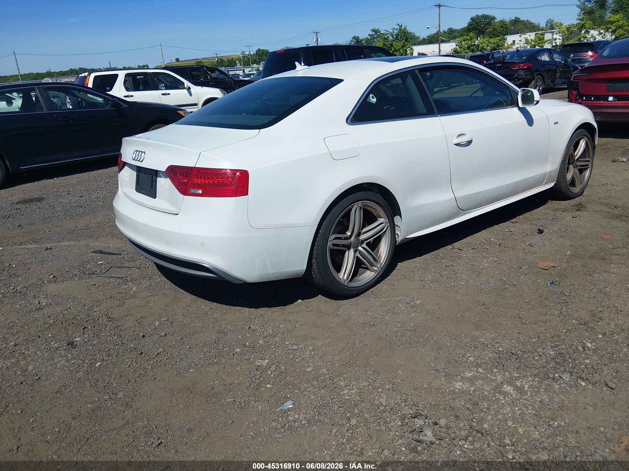 2013 Audi A5 2.0t Premium White vin: WAUWFAFR2DA040937